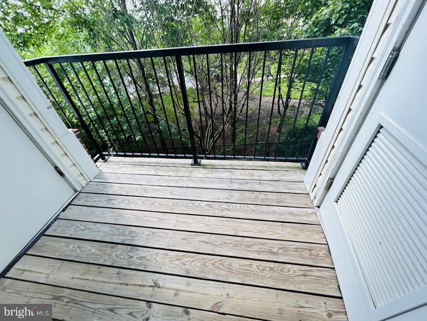 COMMONS ON POTOMAC SQUARE - Residential Lease