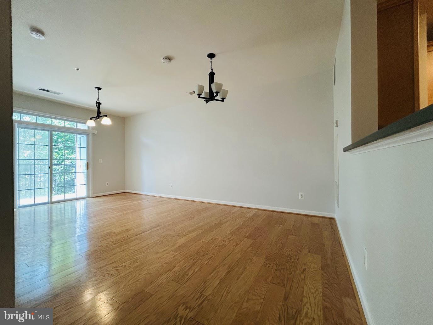 COMMONS ON POTOMAC SQUARE - Residential Lease