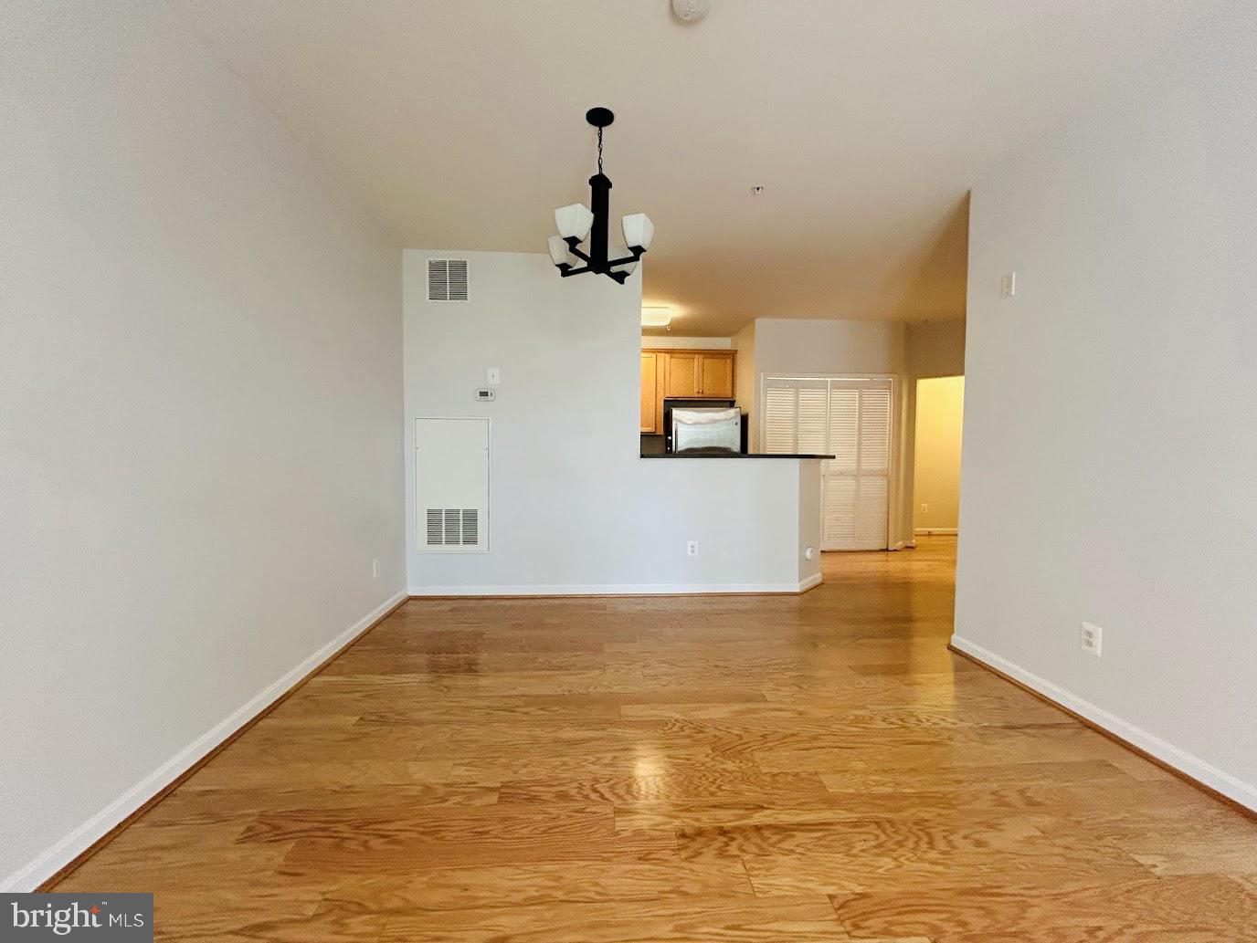 COMMONS ON POTOMAC SQUARE - Residential Lease