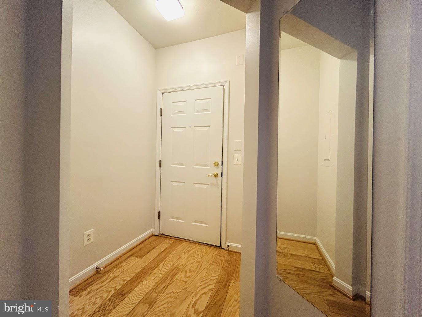 COMMONS ON POTOMAC SQUARE - Residential Lease