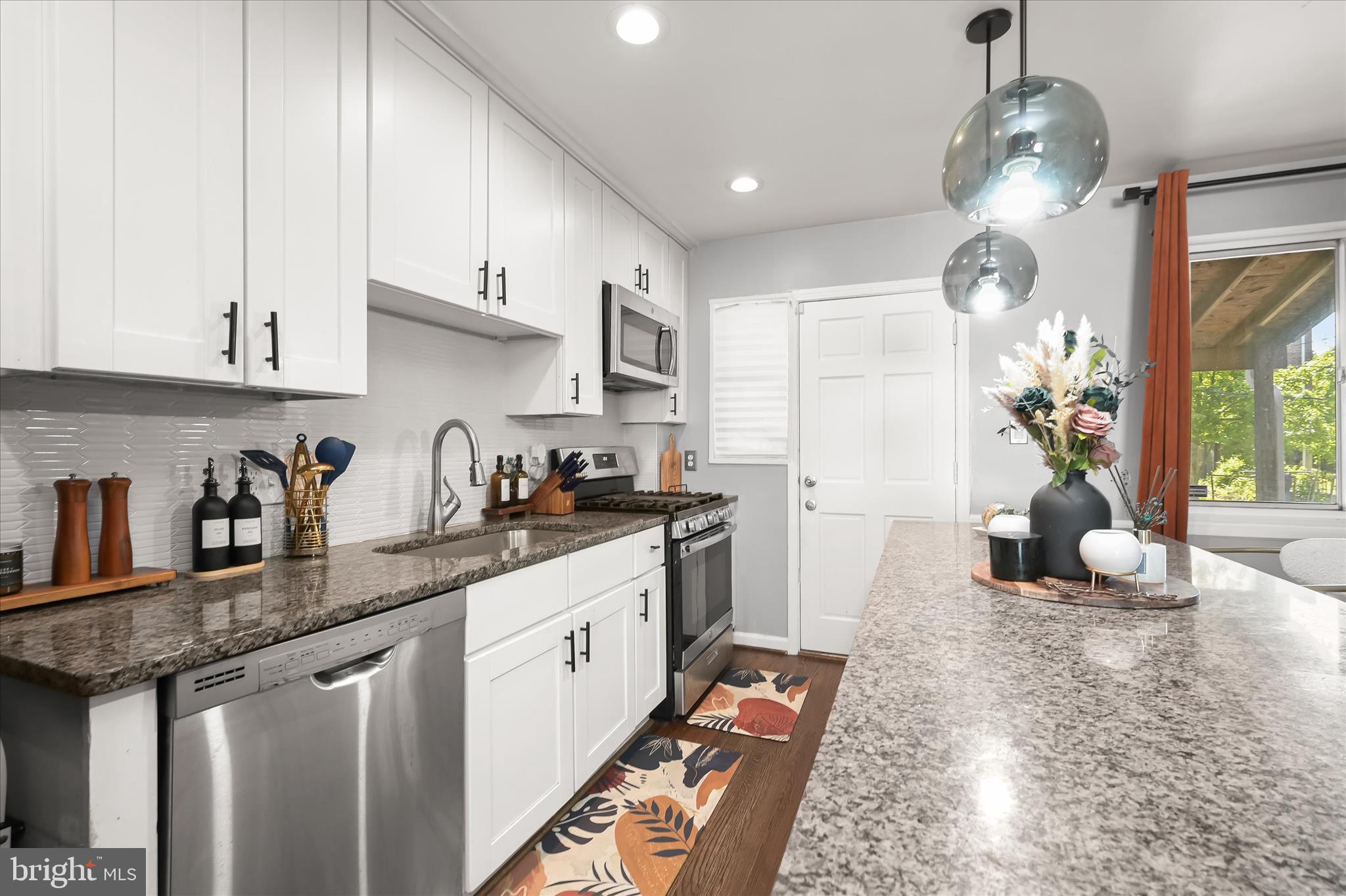WEST HILLS - Residential