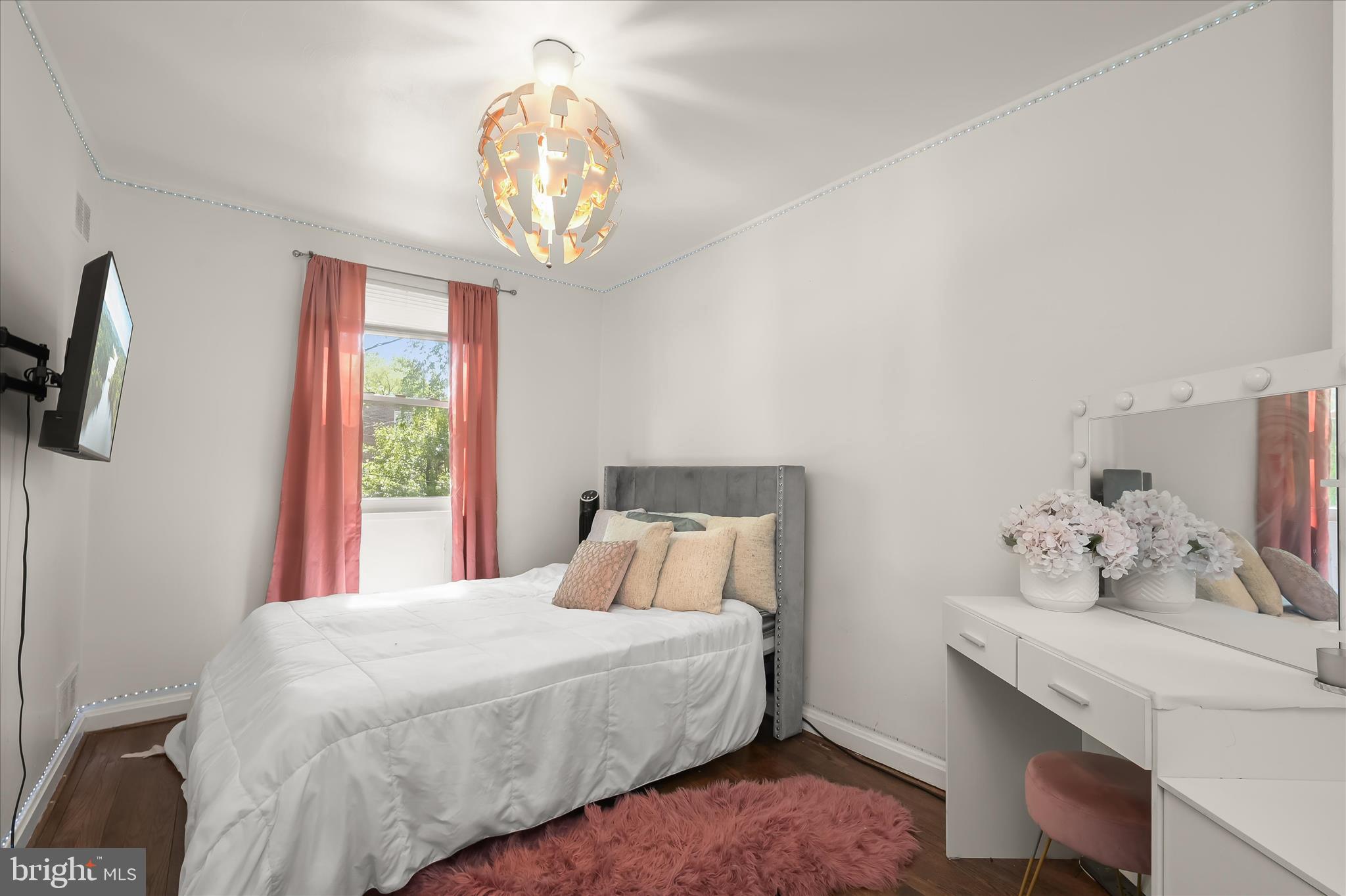WEST HILLS - Residential