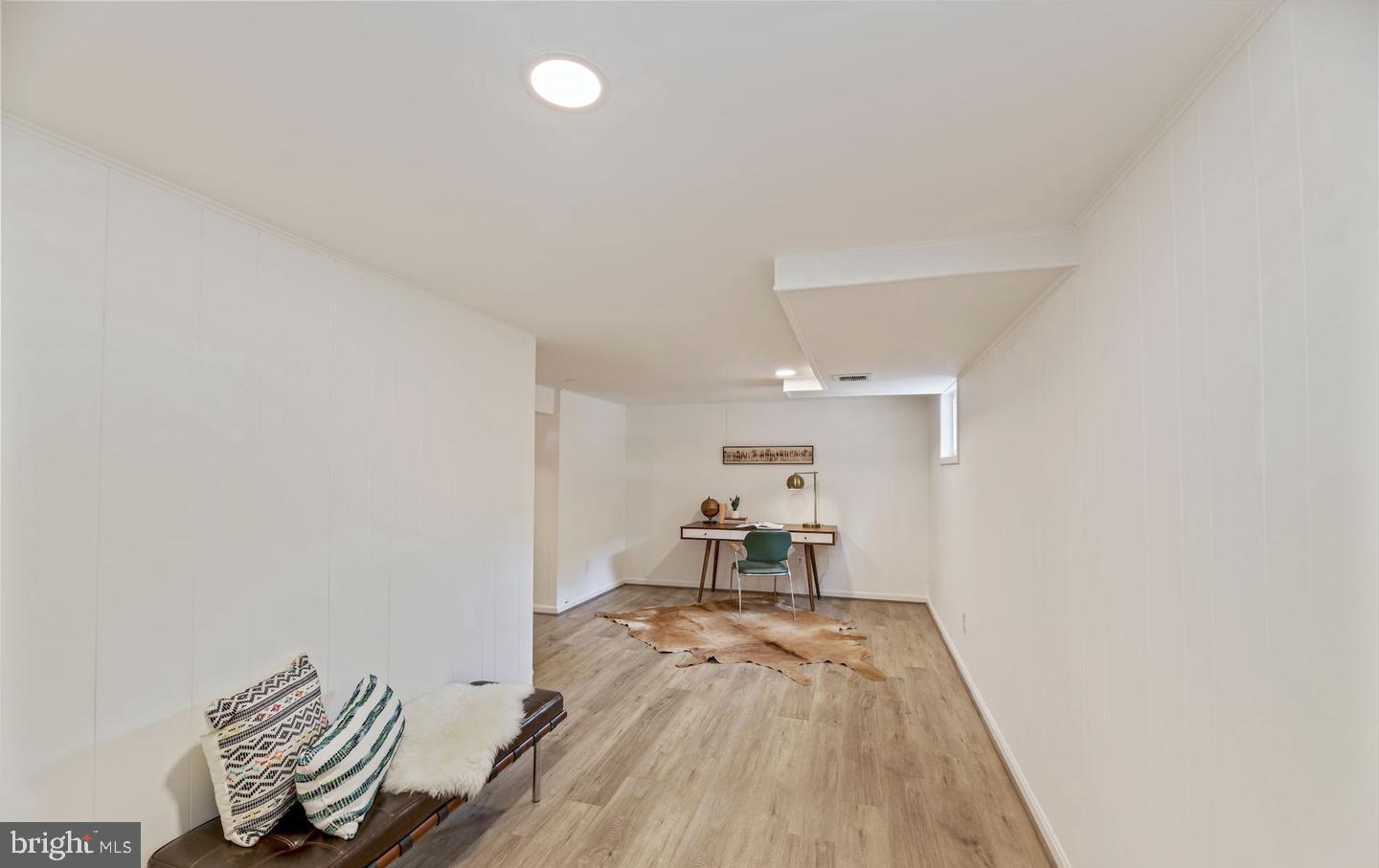 LINCOLNIA HILLS - Residential Lease