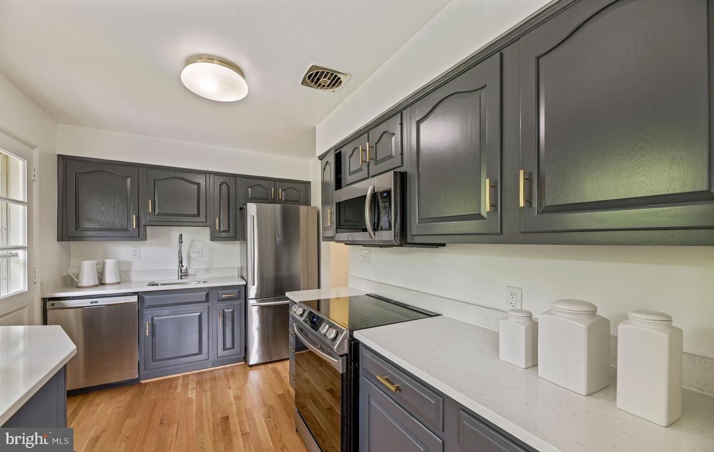 LINCOLNIA HILLS - Residential Lease