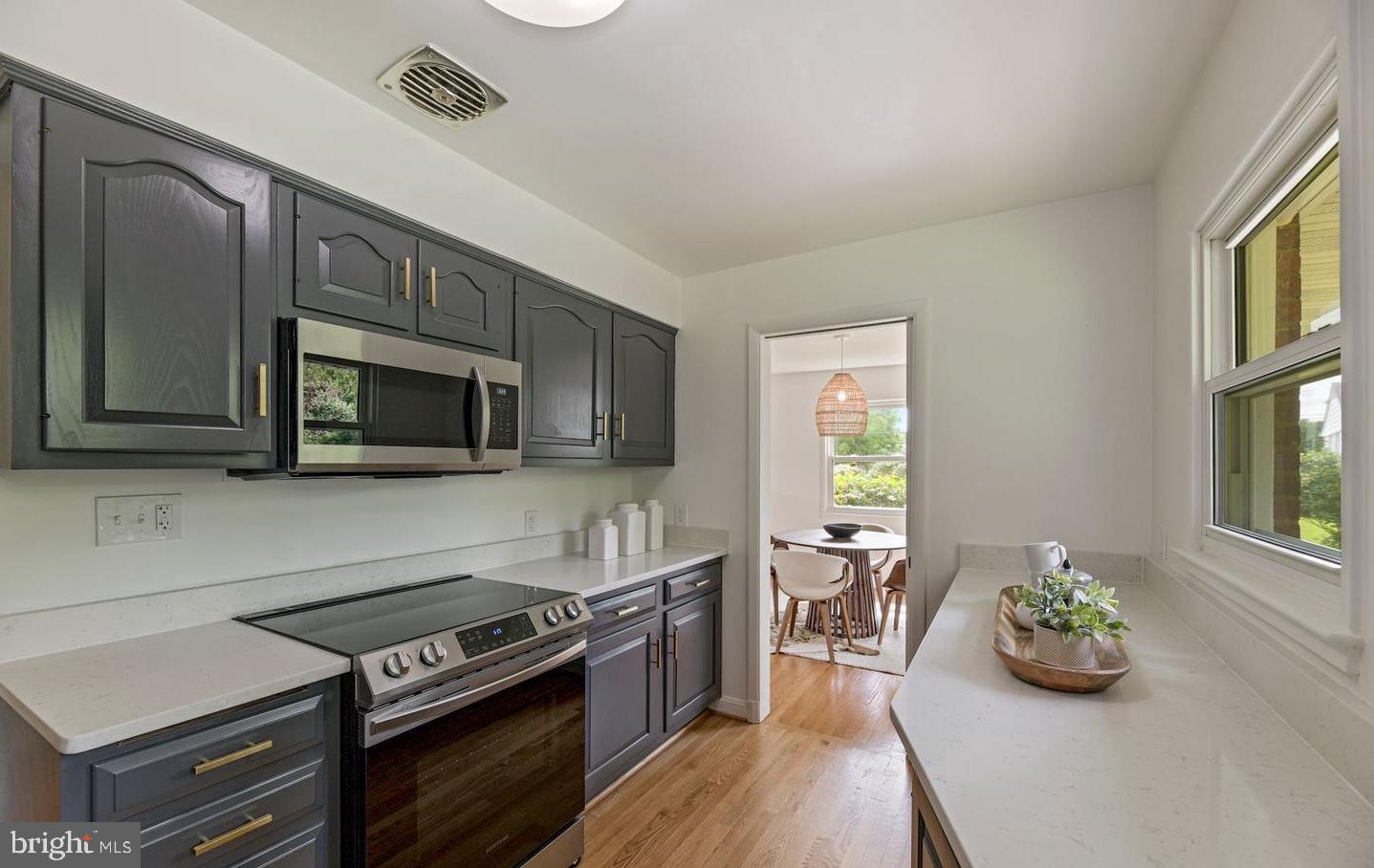 LINCOLNIA HILLS - Residential Lease