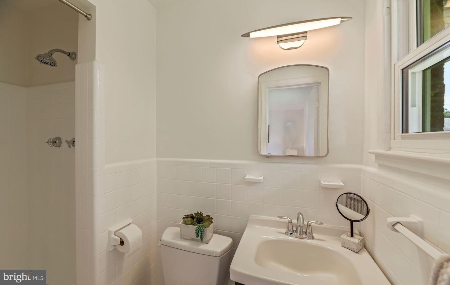 LINCOLNIA HILLS - Residential Lease