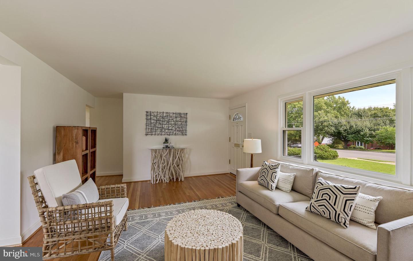 LINCOLNIA HILLS - Residential Lease