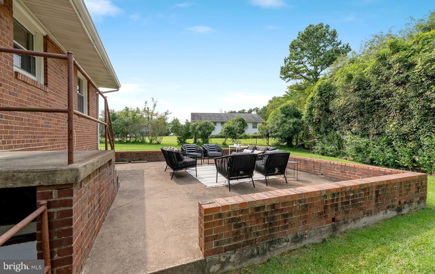 LINCOLNIA HILLS - Residential Lease