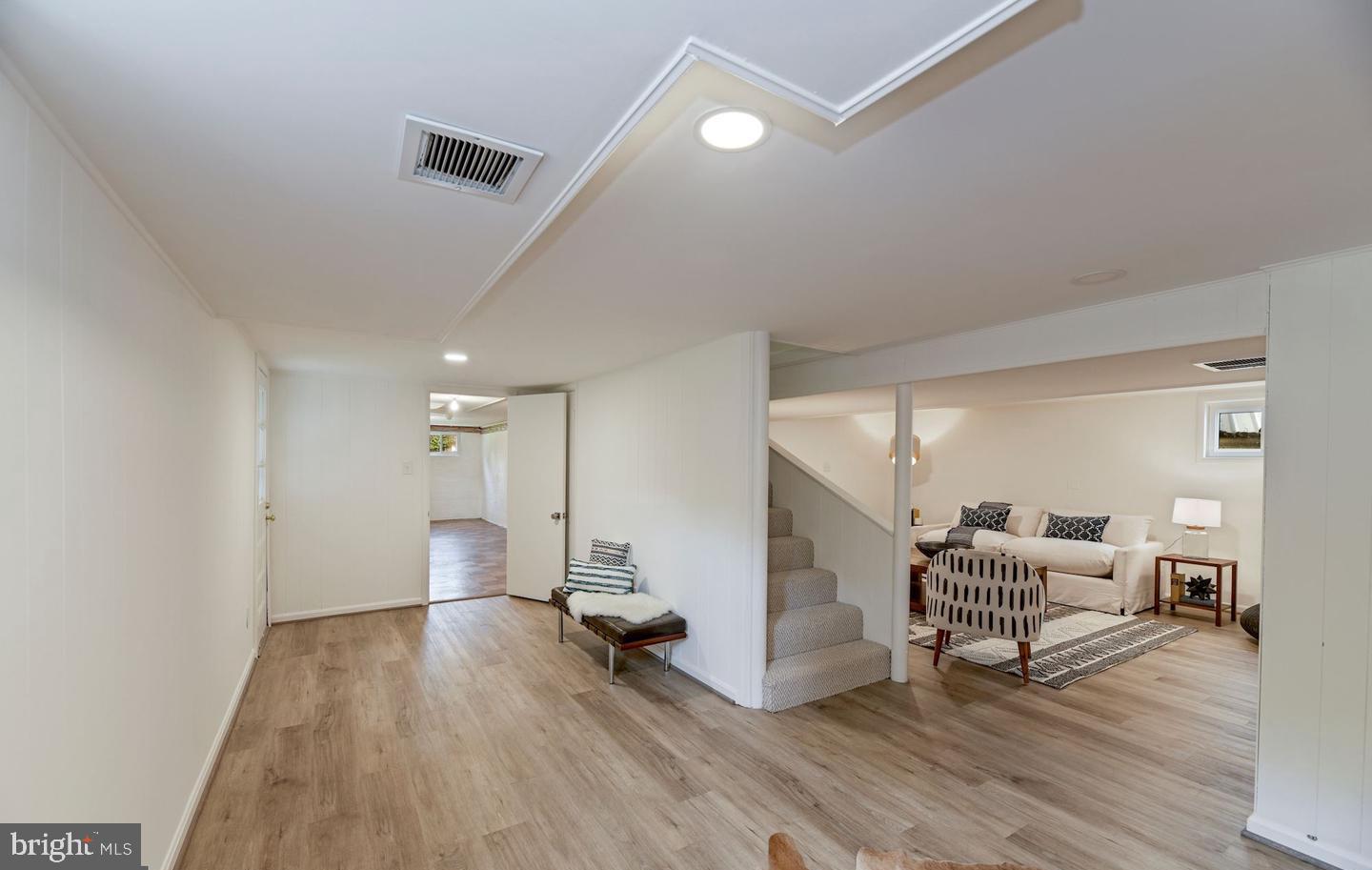 LINCOLNIA HILLS - Residential Lease