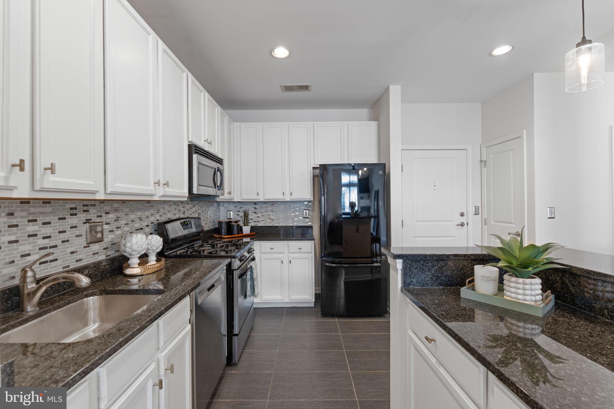 HALSTEAD AT THE METRO - Residential