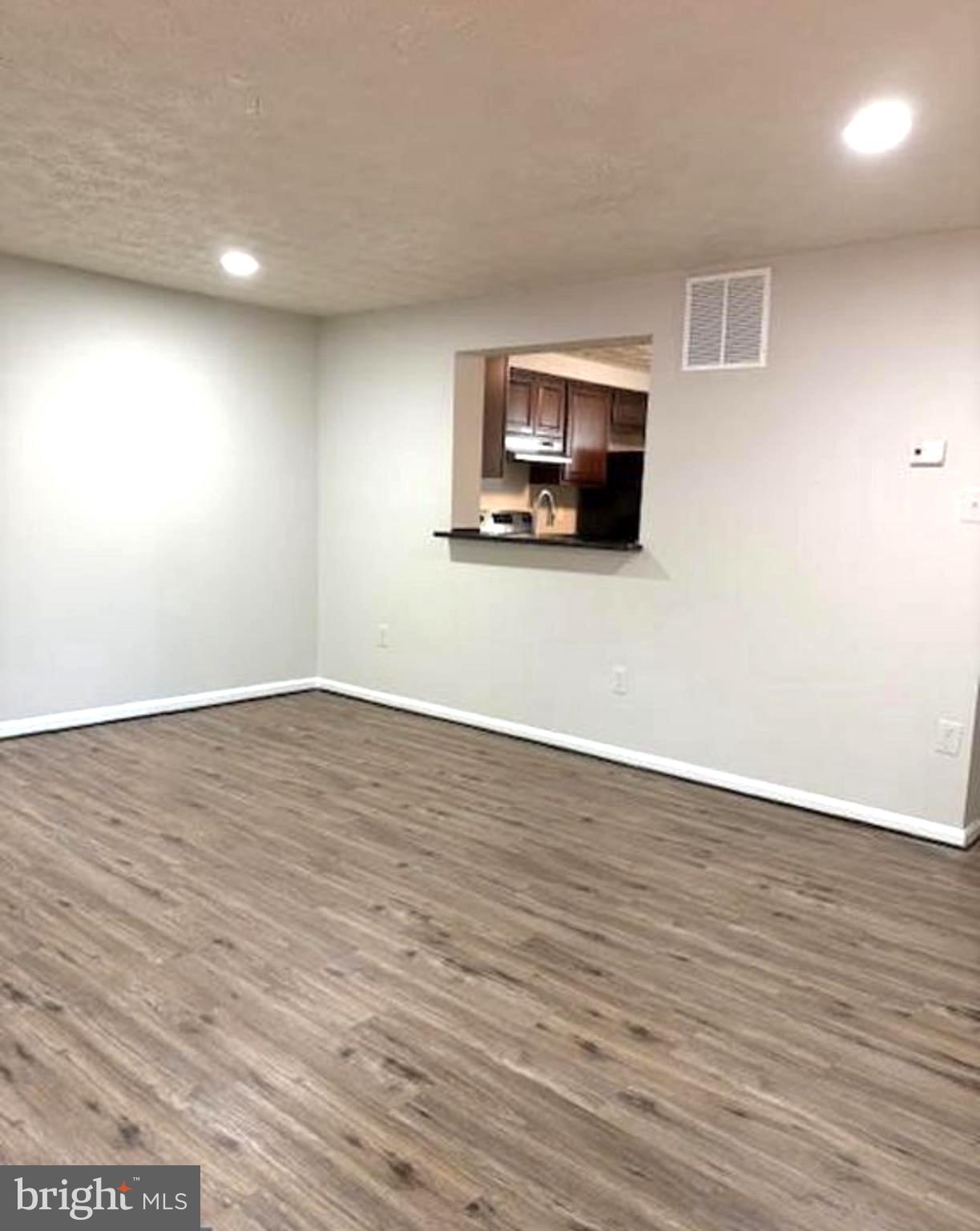 LONG REACH - Residential Lease