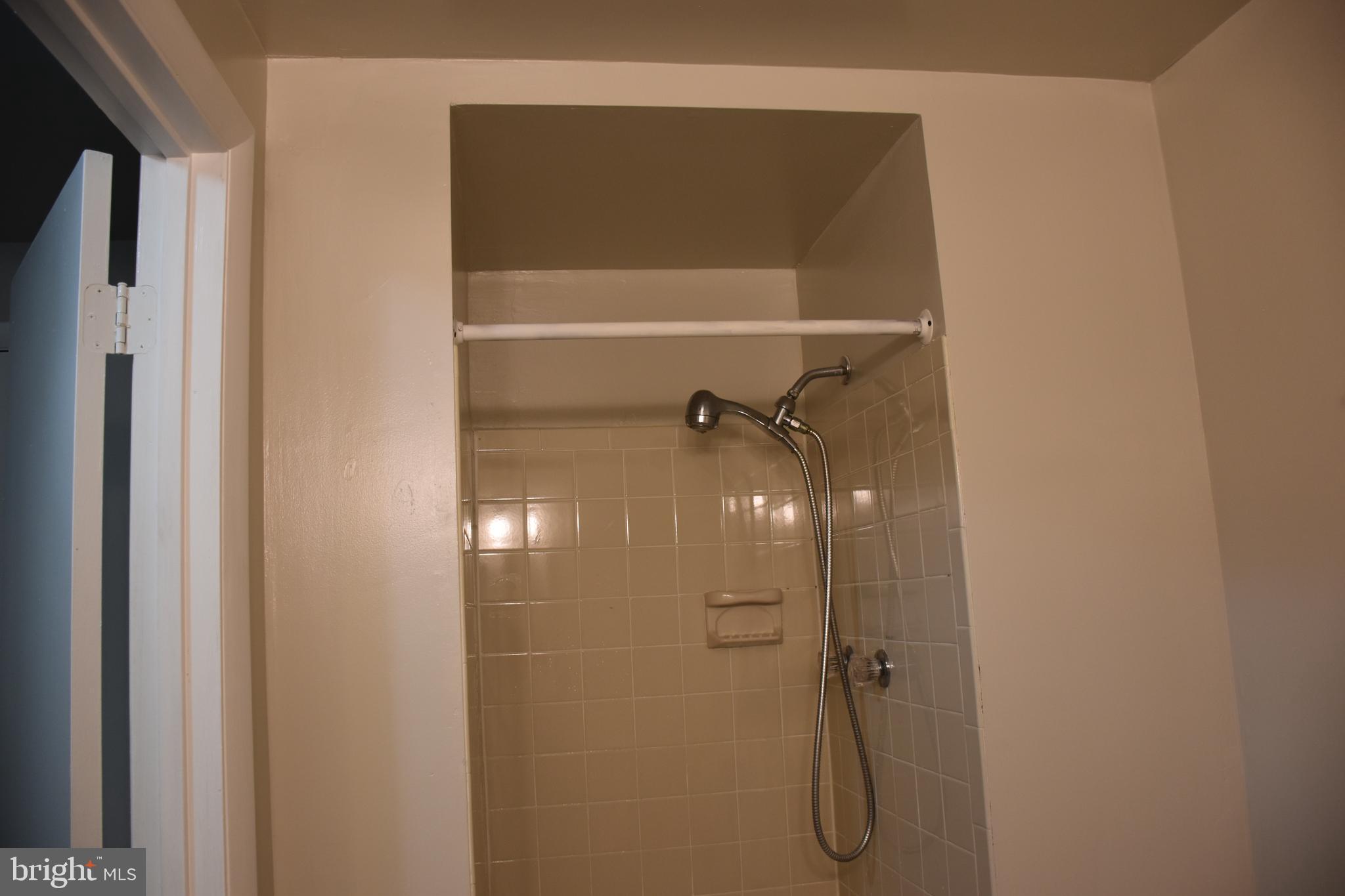 LONG REACH - Residential Lease