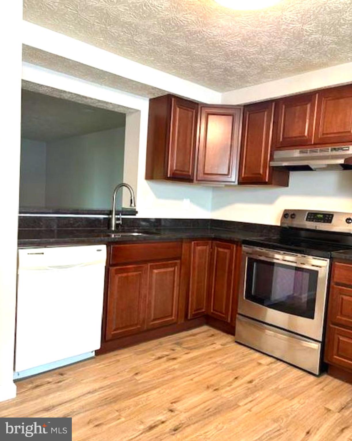 LONG REACH - Residential Lease