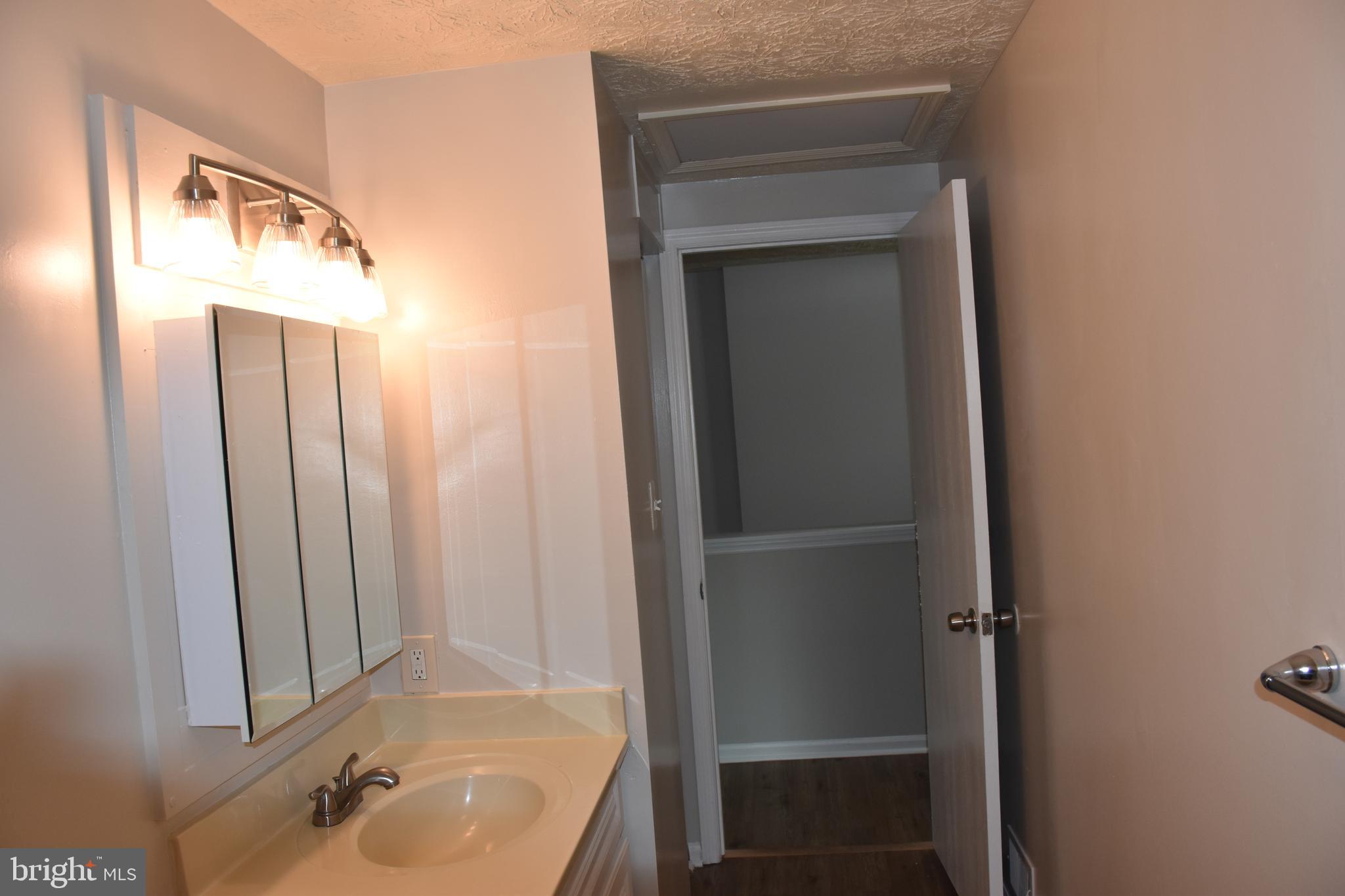 LONG REACH - Residential Lease