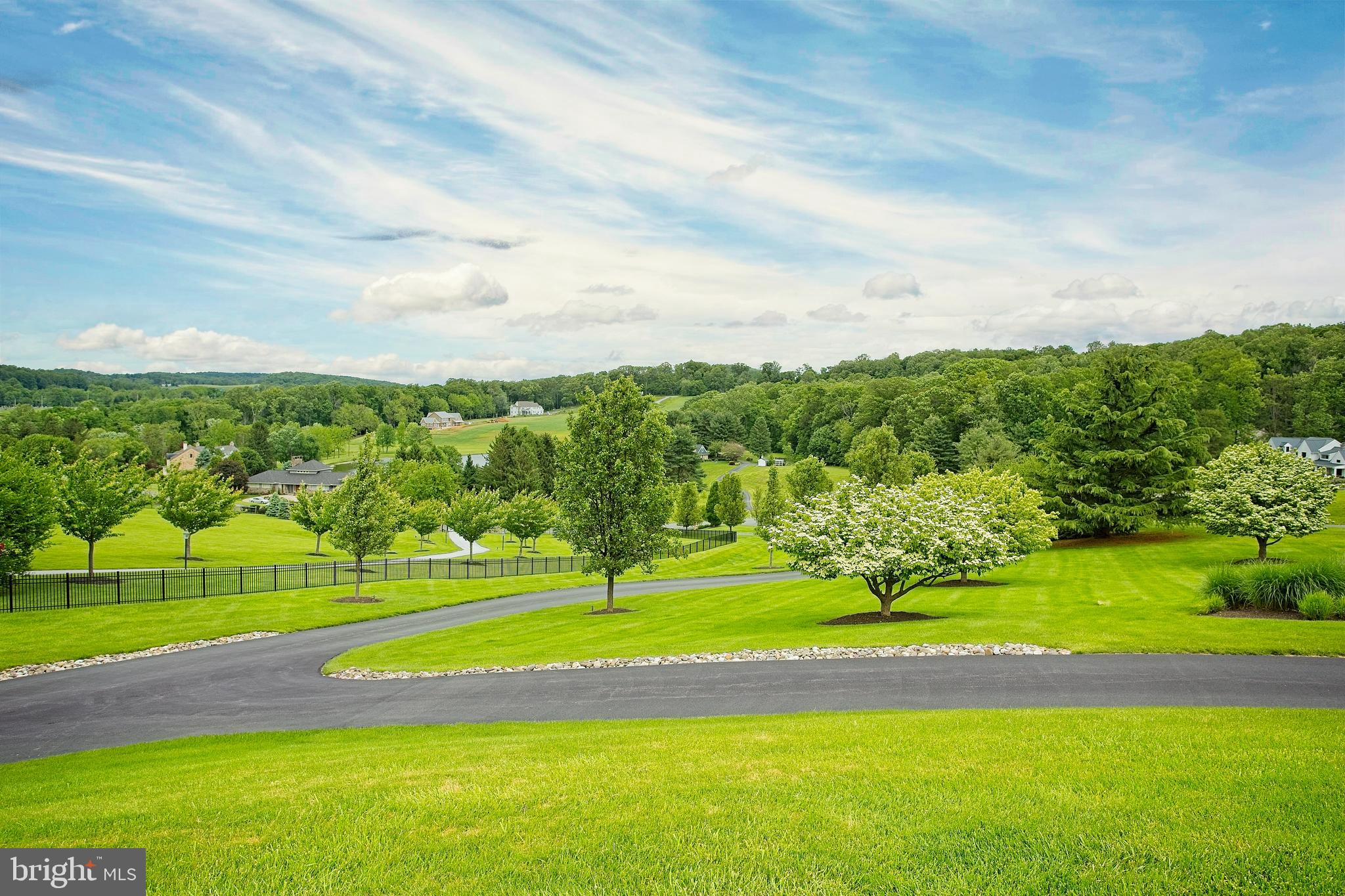 39 WYNDEMERE LAKE DRIVE