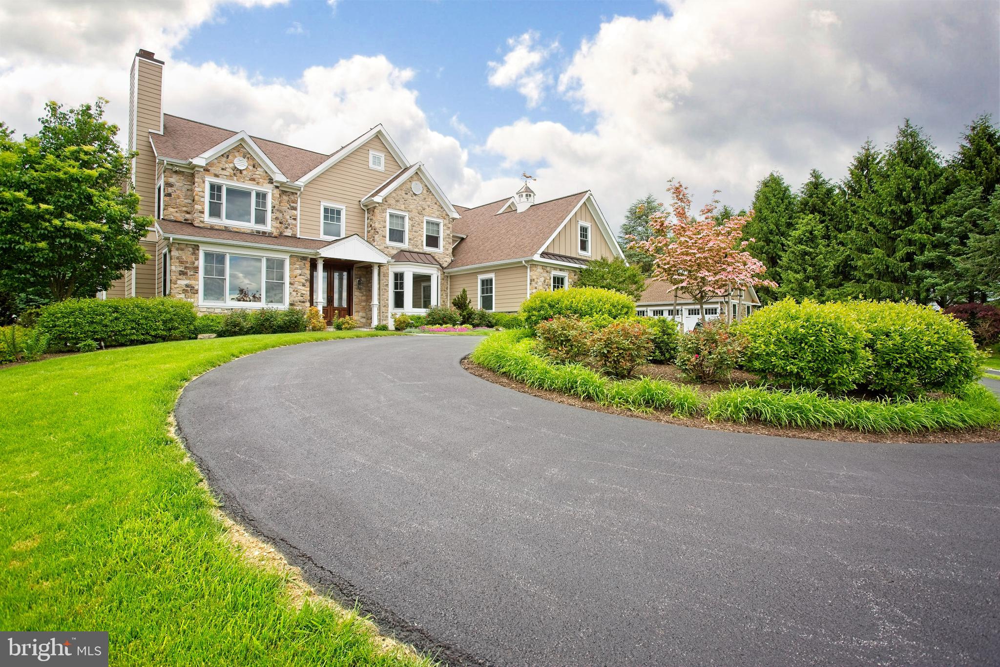 39 WYNDEMERE LAKE DRIVE