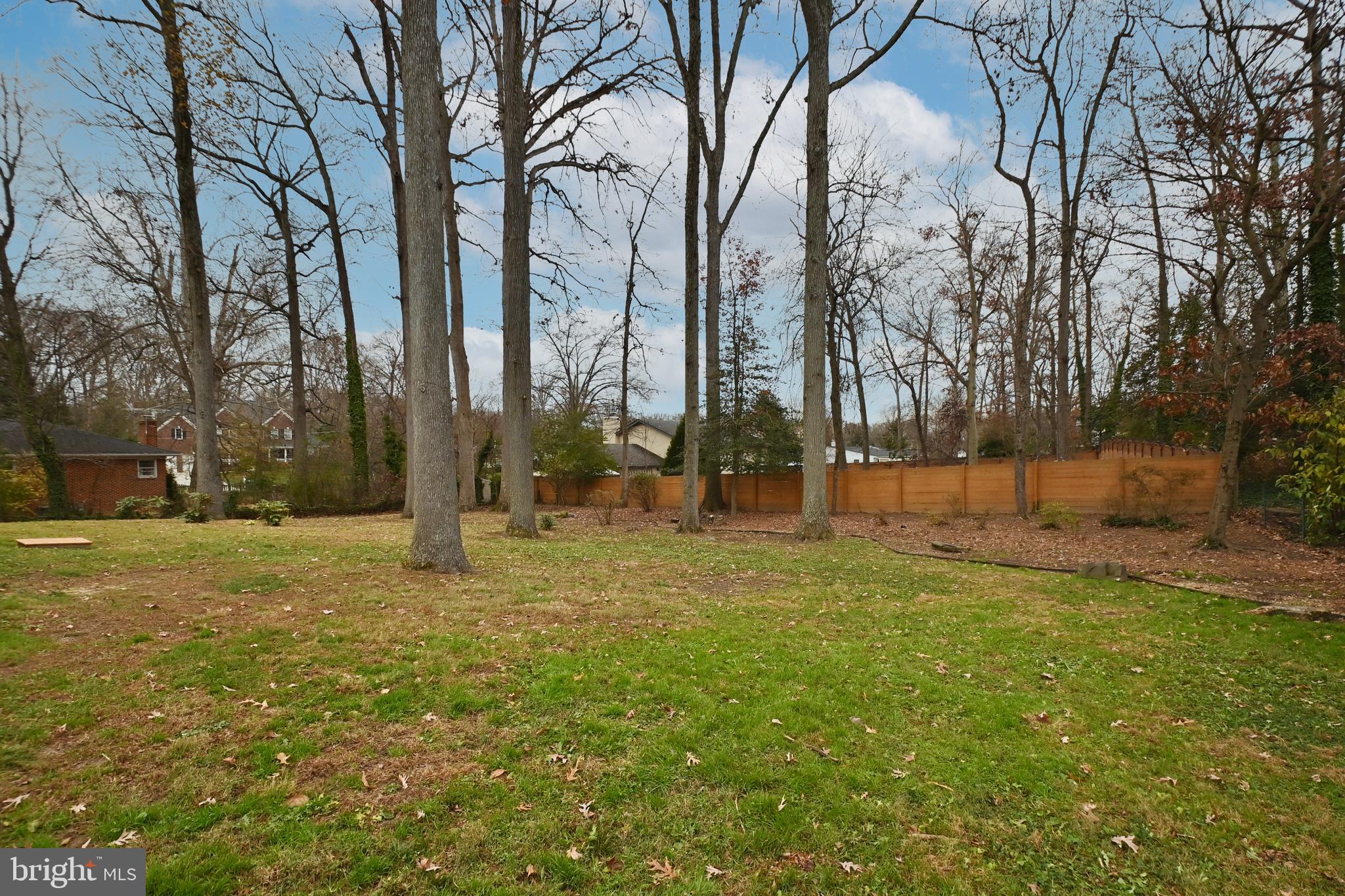 YACHT HAVEN ESTATES - Residential Lease