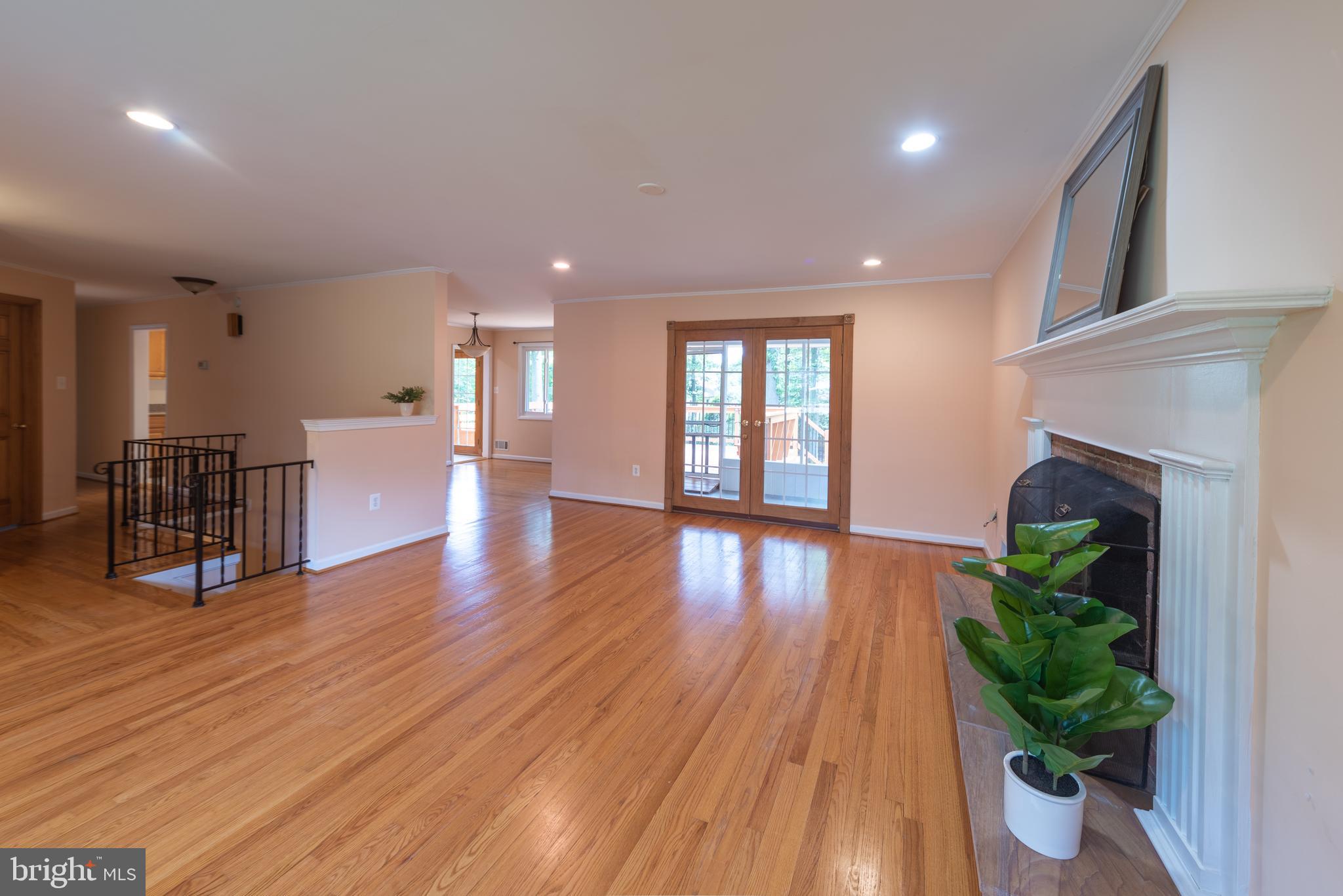 YACHT HAVEN ESTATES - Residential Lease