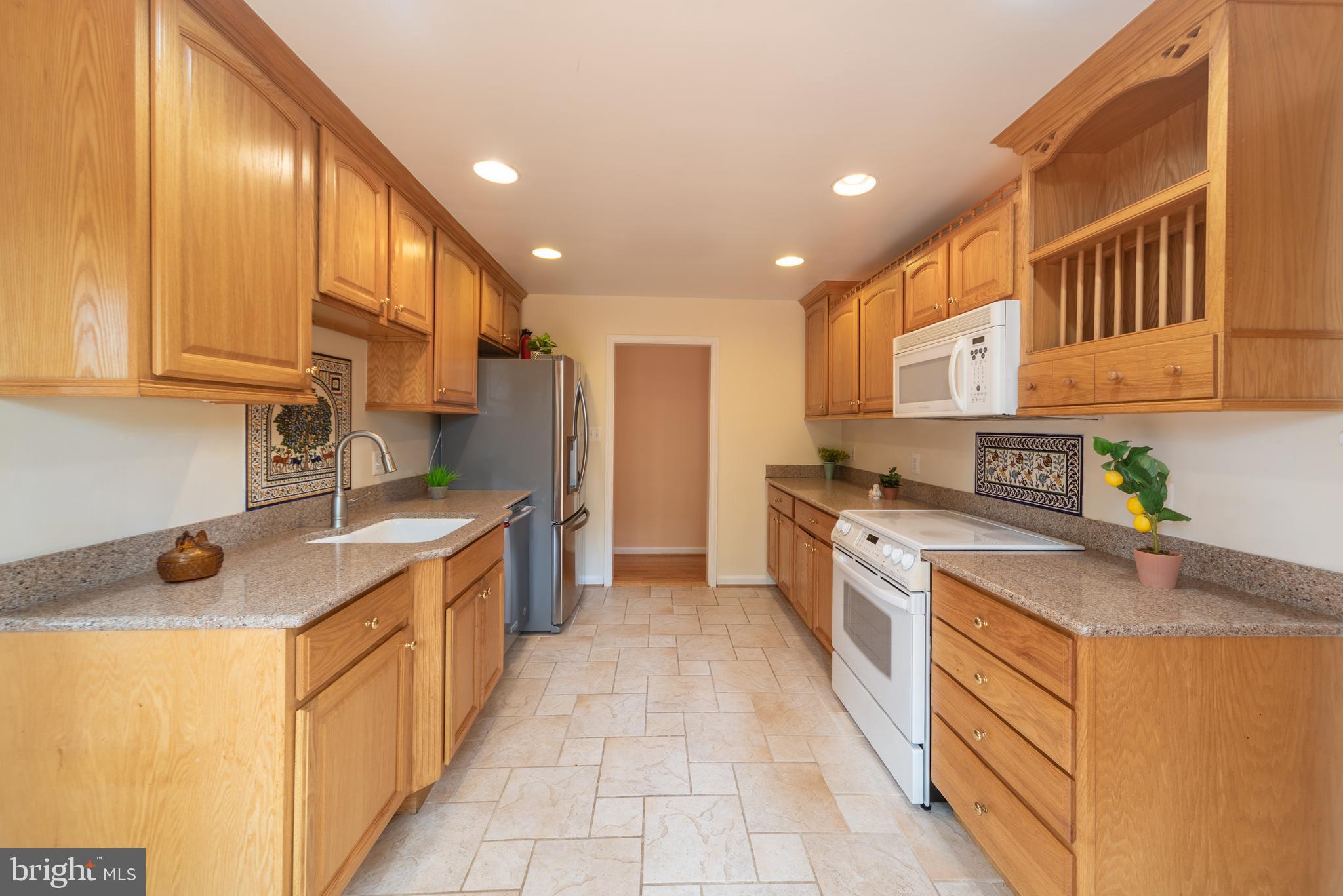 YACHT HAVEN ESTATES - Residential Lease