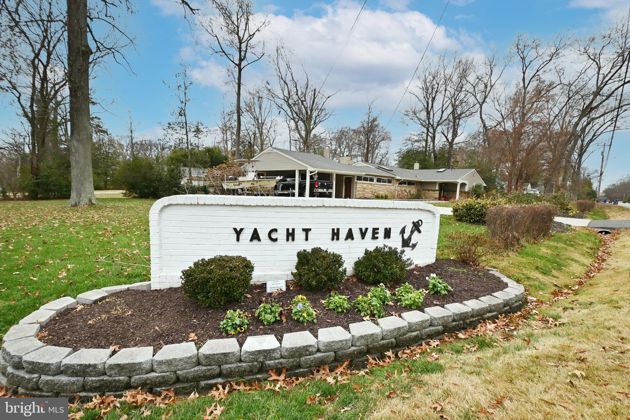 YACHT HAVEN ESTATES - Residential Lease