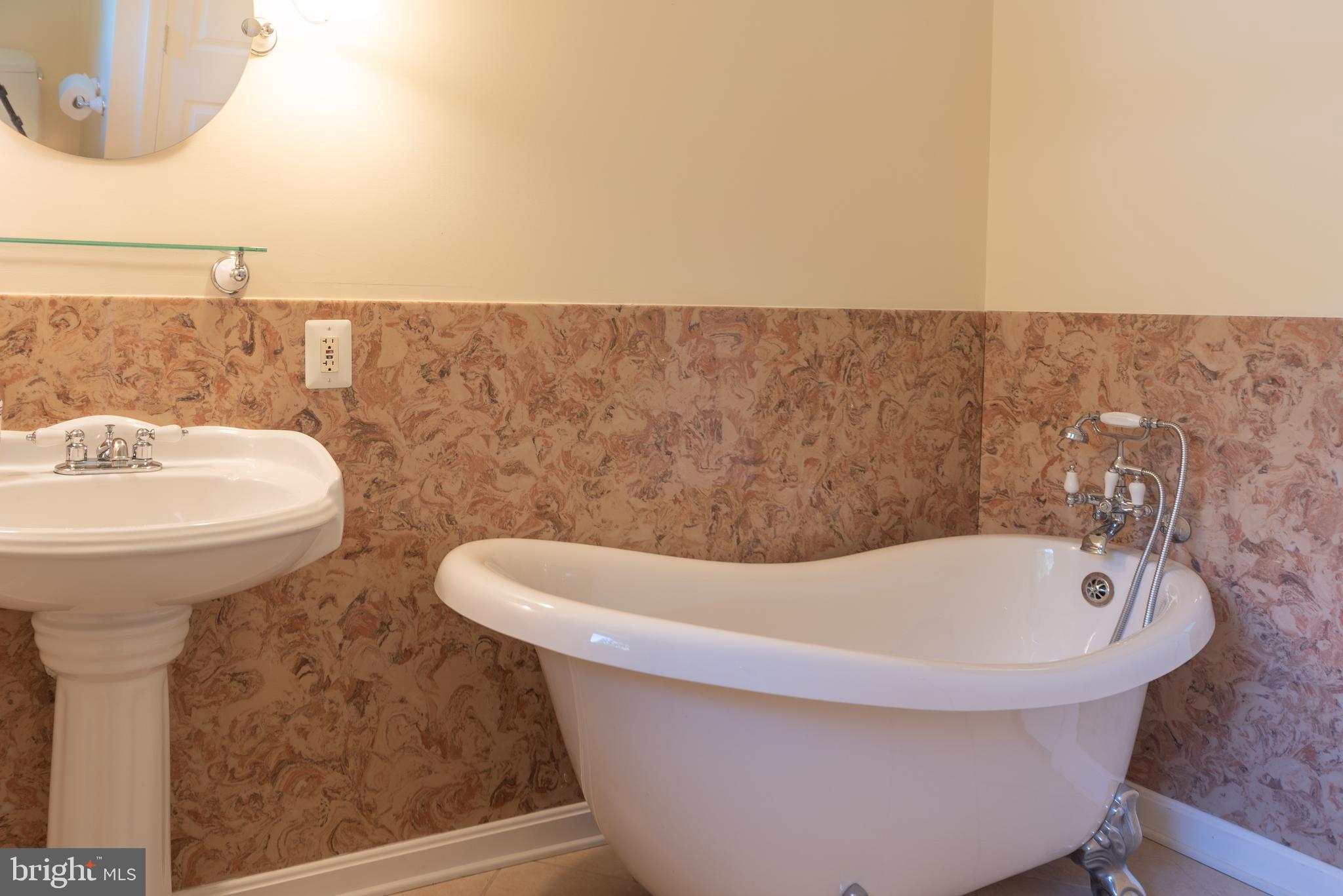 YACHT HAVEN ESTATES - Residential Lease