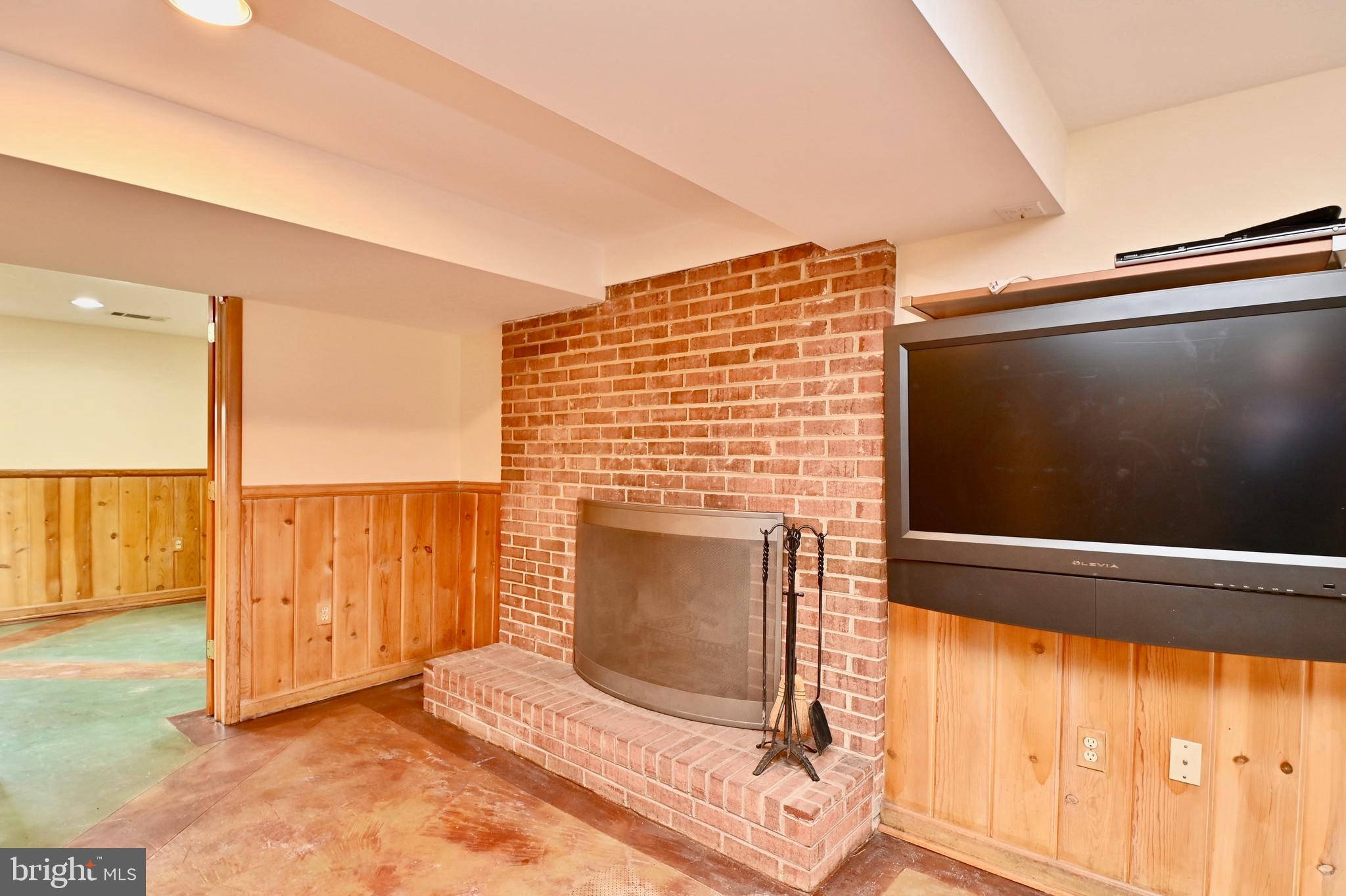 YACHT HAVEN ESTATES - Residential Lease