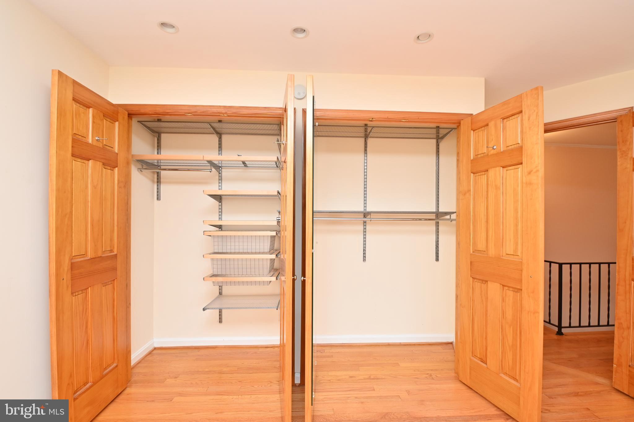 YACHT HAVEN ESTATES - Residential Lease