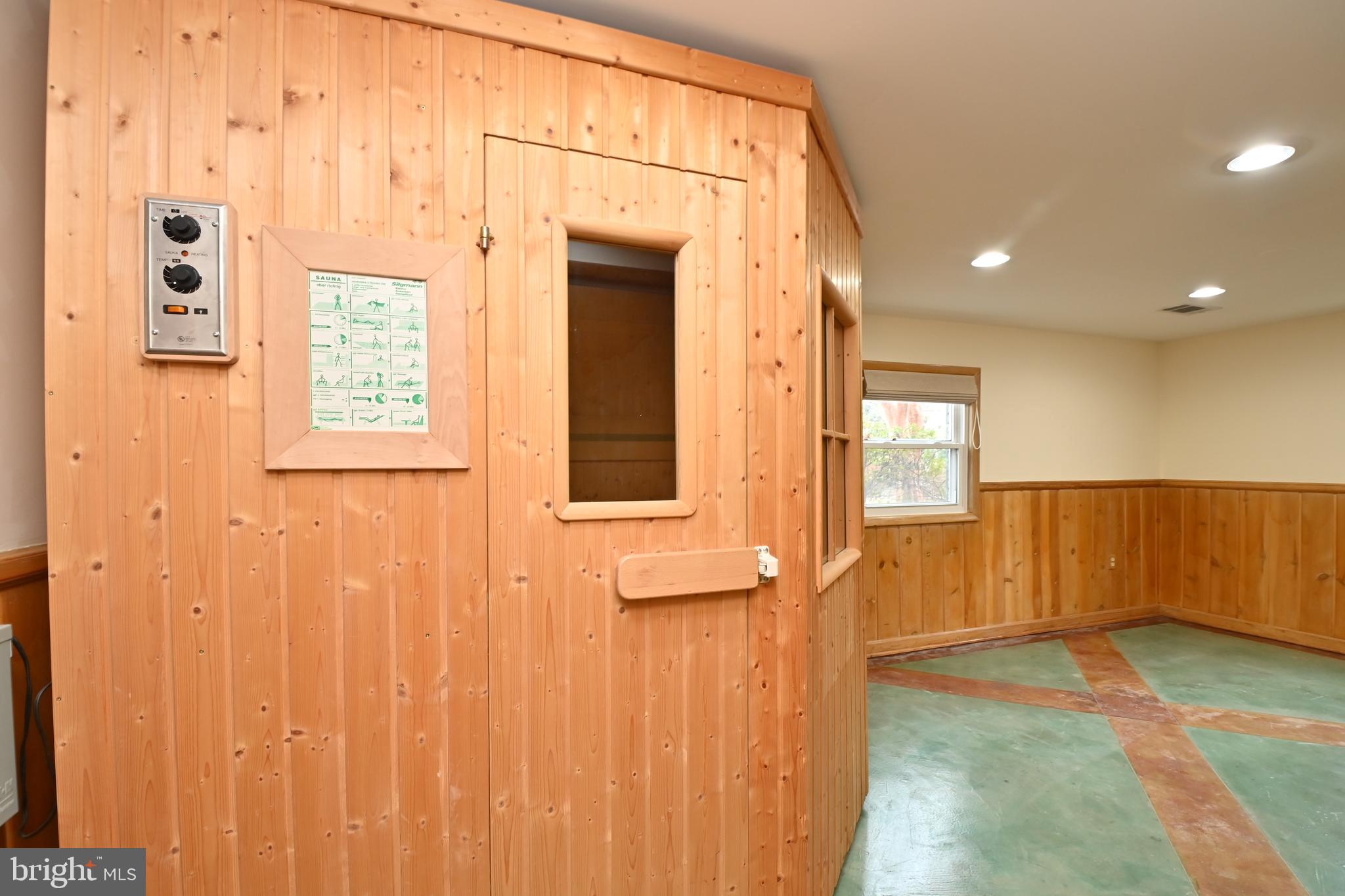 YACHT HAVEN ESTATES - Residential Lease