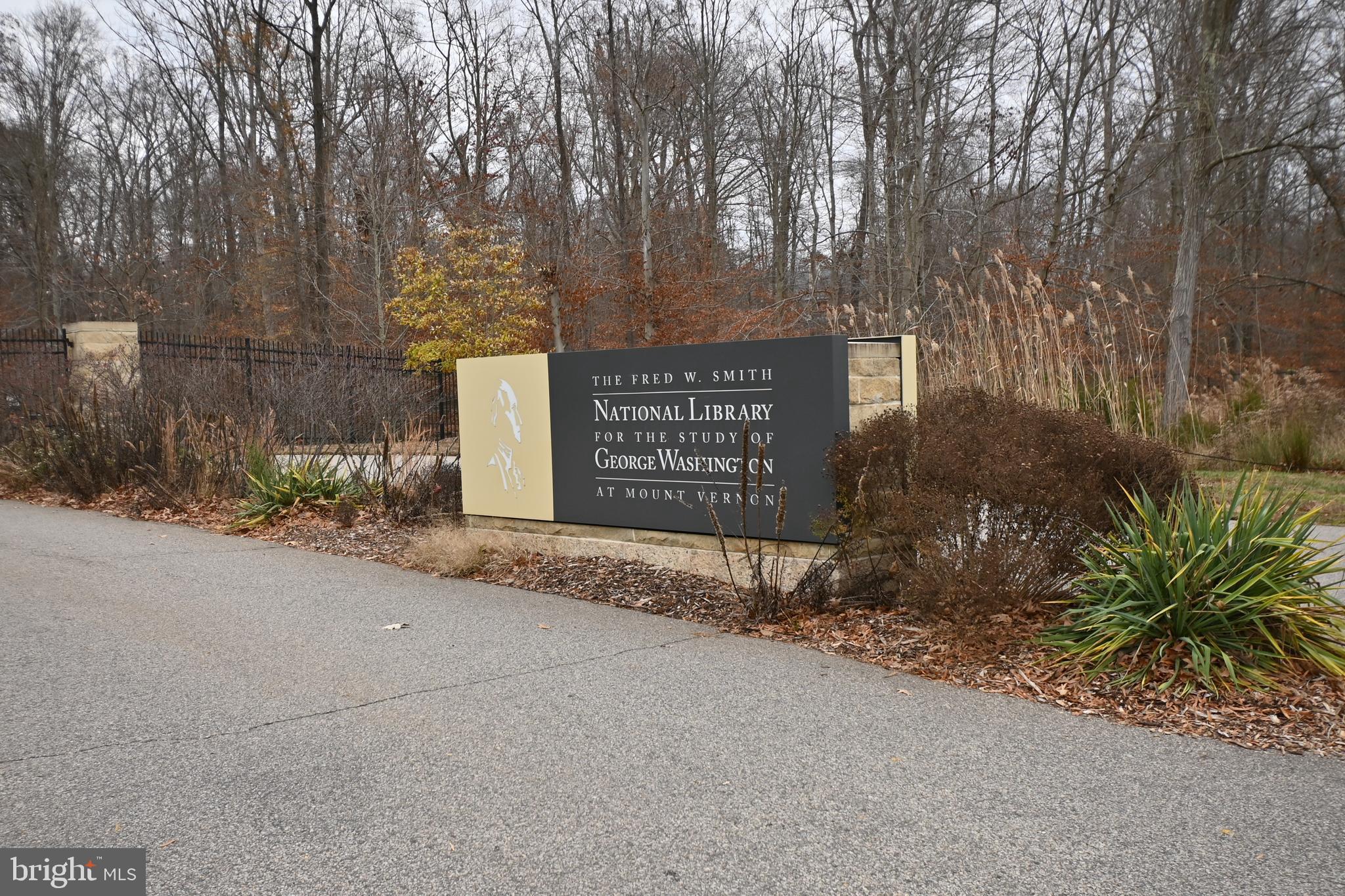 YACHT HAVEN ESTATES - Residential Lease