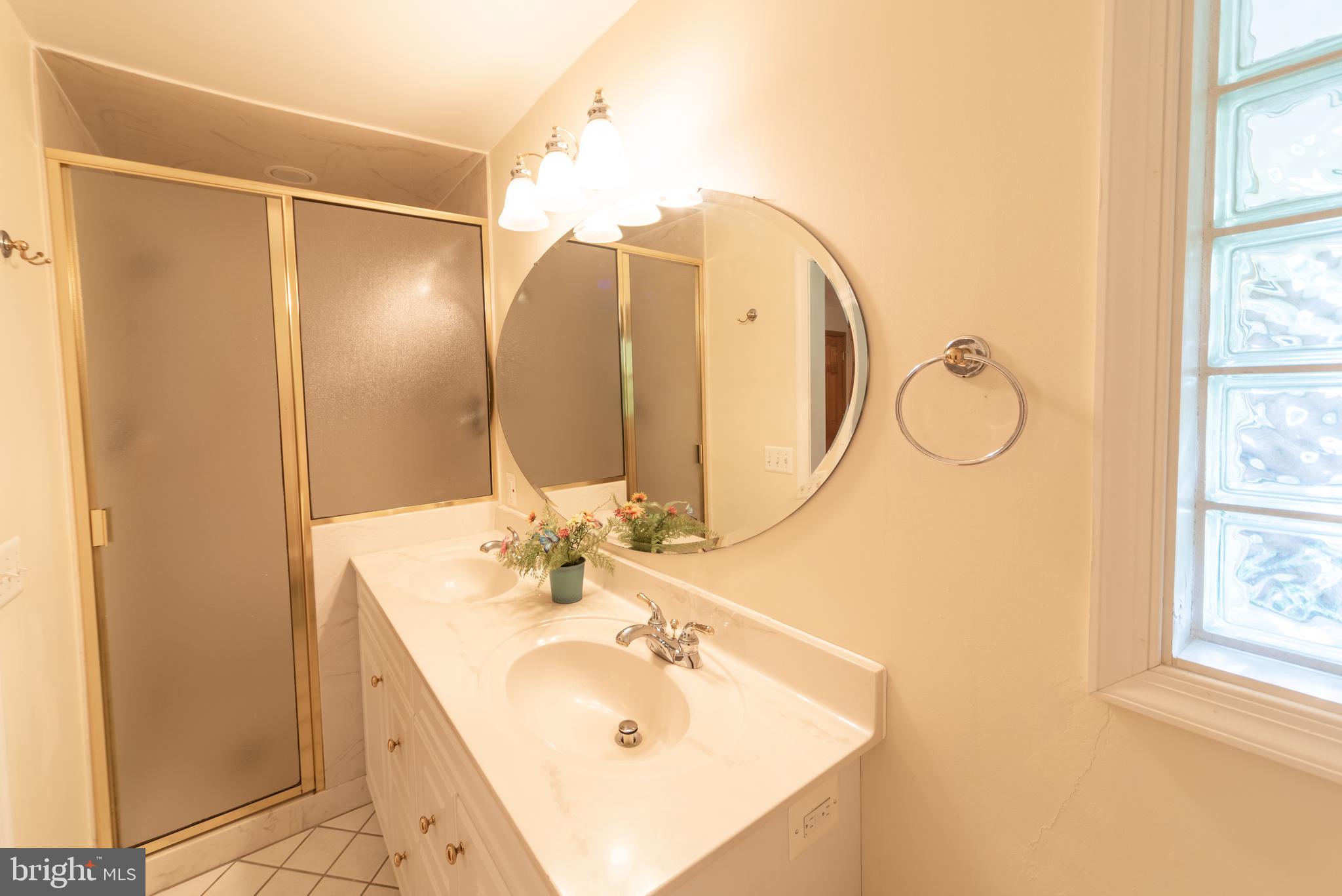 YACHT HAVEN ESTATES - Residential Lease