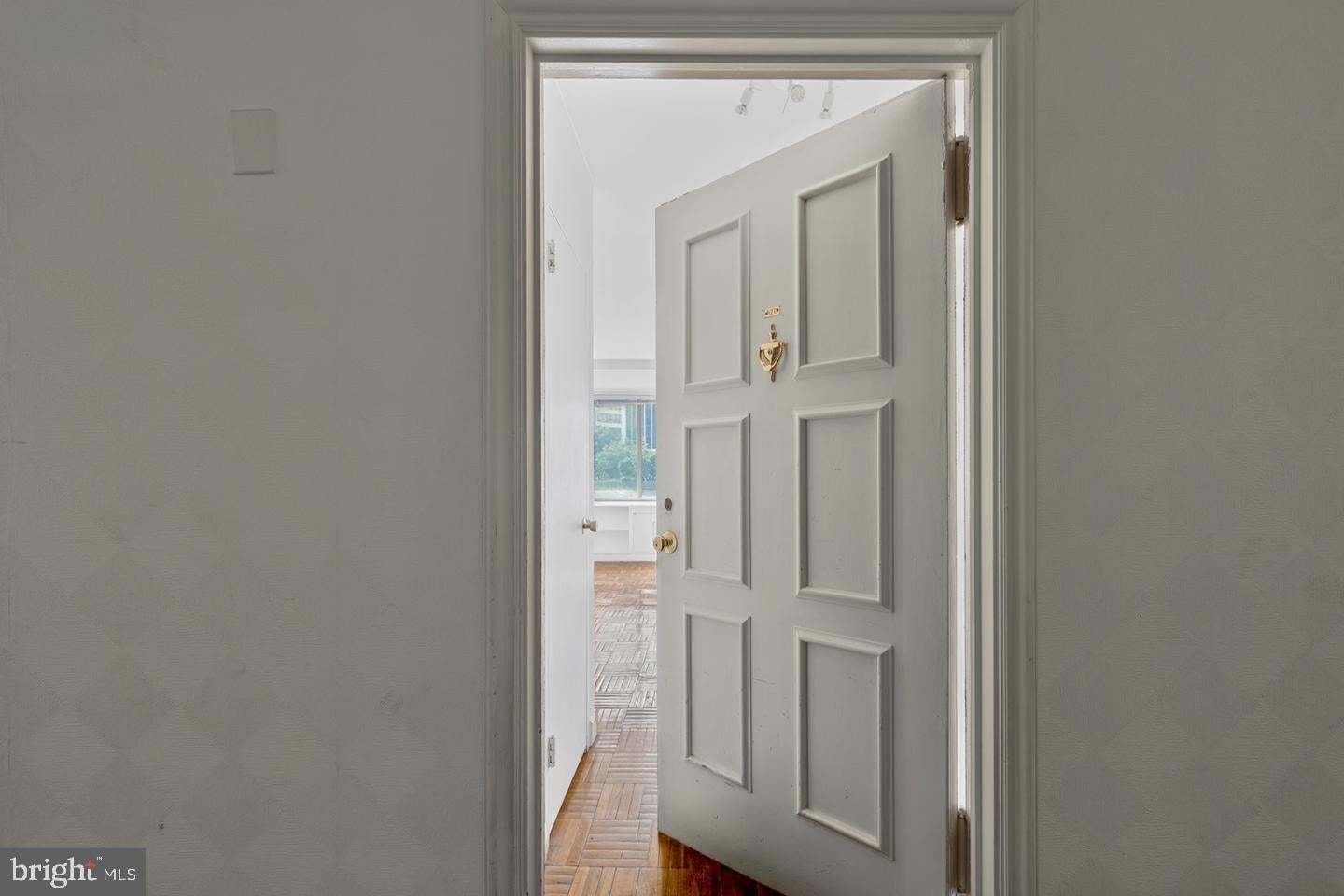 1121 ARLINGTON BOULEVARD 520