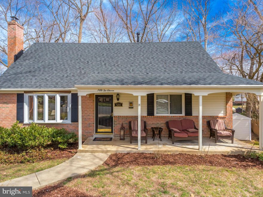 CHARMING CAPE COD ON QUIET CUL-DE-SAC ** GREAT LOCATION IN FAIRFAX IN COMMUTING DISTANCE TO PENTAGON, FT BELVOIR AND DOWNTOWN! ** MASTER BEDROOM ON MAIN FLOOR ** NEWLY INSTALLED GRANITE AND TILE FLOOR IN KITCHEN ** GORGEOUS HARDWOOD FLOORS ** SCREENED PORCH ** WALK-OUT BASEMENT **