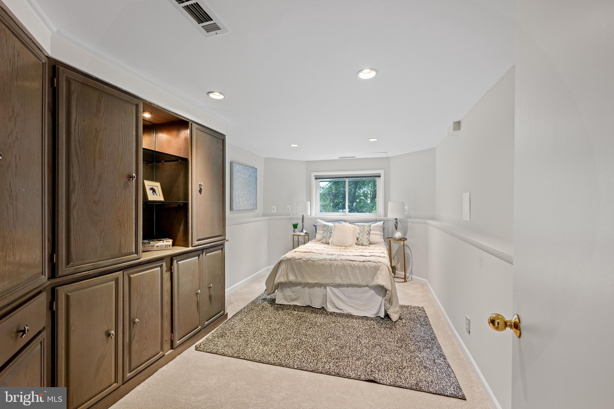NORTH CLEVELAND PARK - Residential
