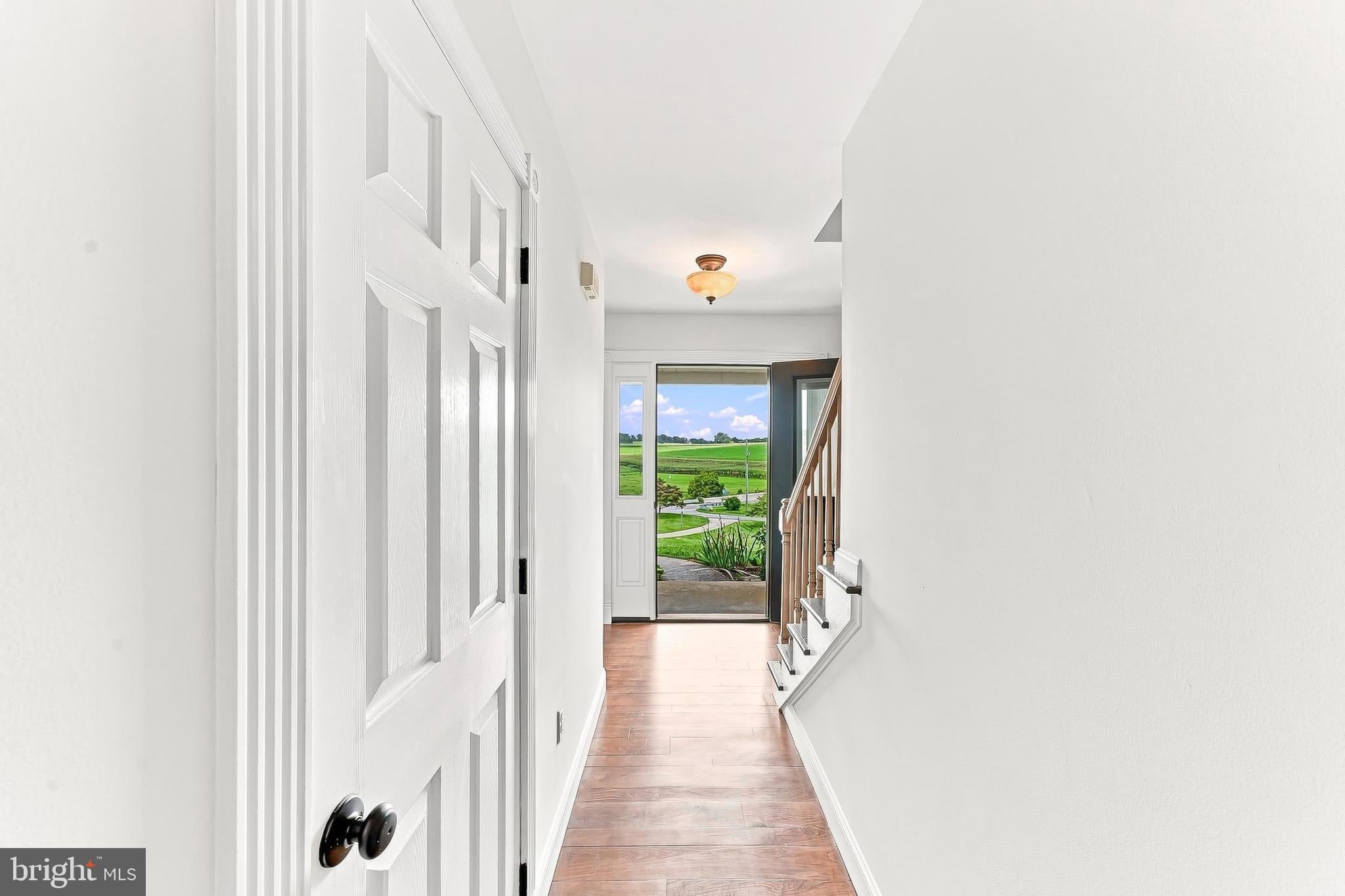 225 W WOODVIEW RD