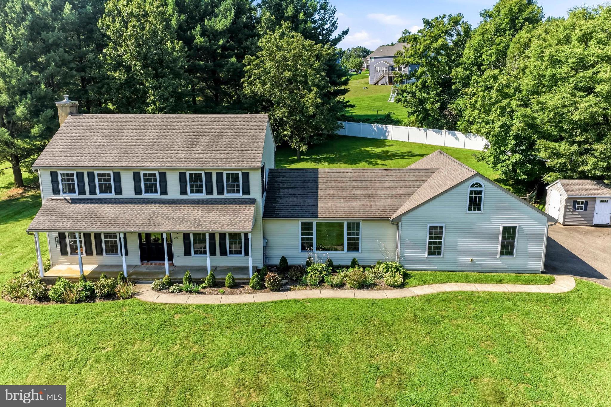 225 W WOODVIEW RD