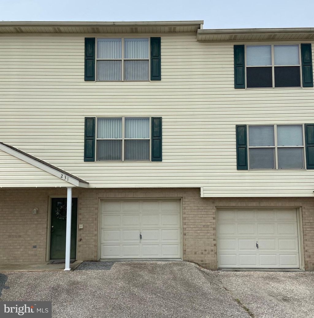 Photo of 231 Craigdan Drive, DALLASTOWN, PA 17313 (MLS # PAYK2096130)