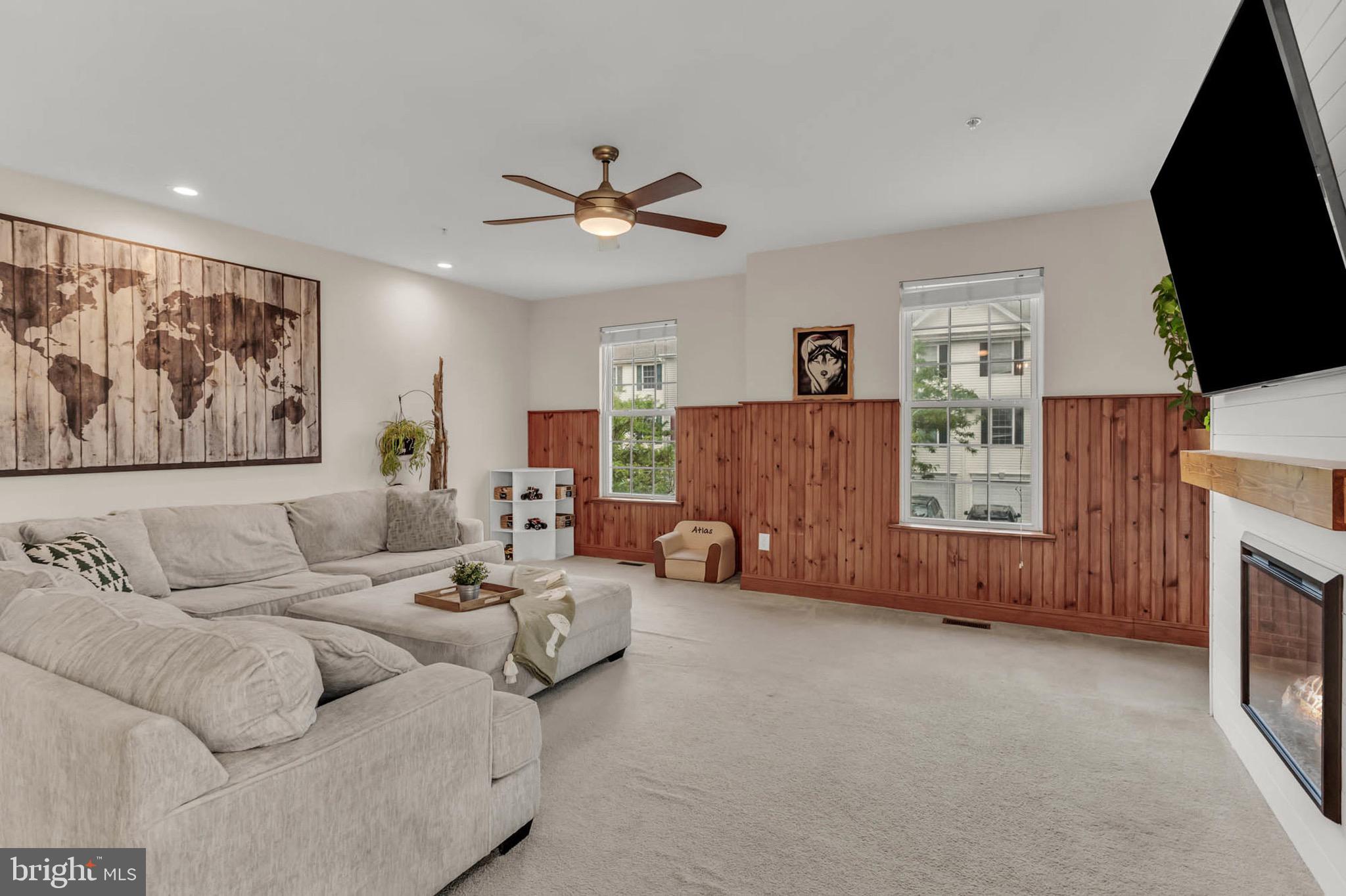 RIVER OAKS - Residential Lease