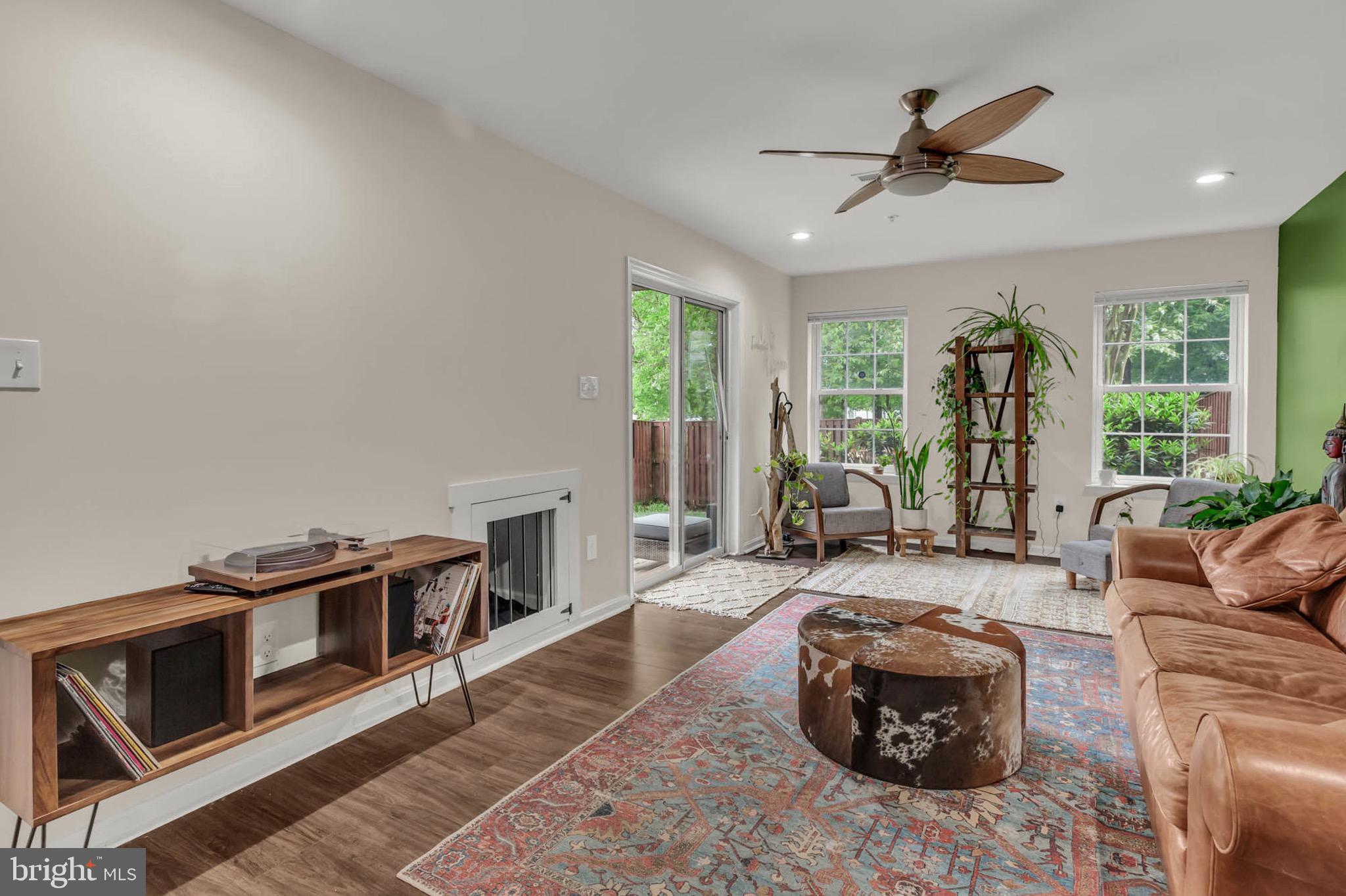 RIVER OAKS - Residential Lease