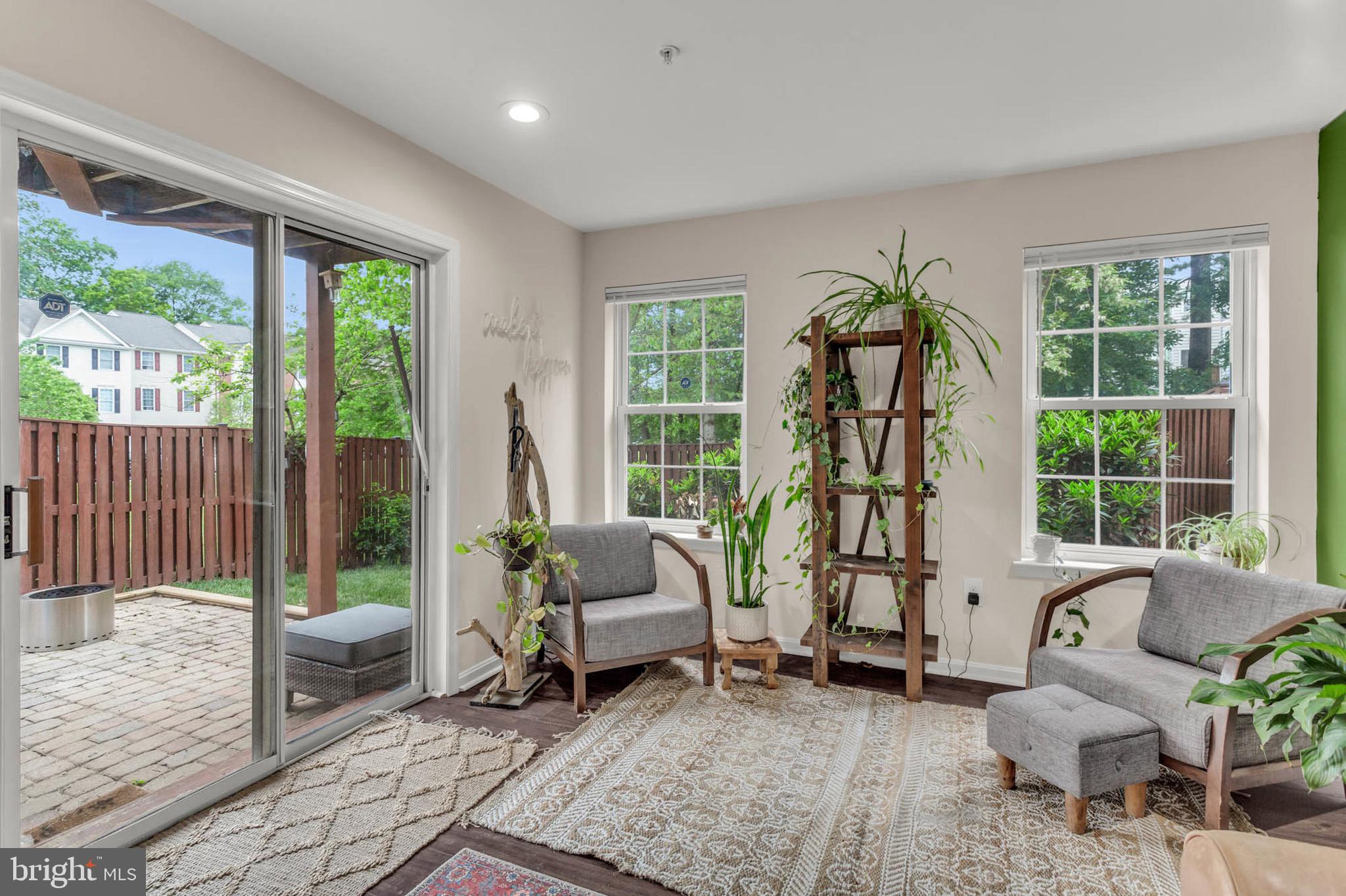 RIVER OAKS - Residential Lease