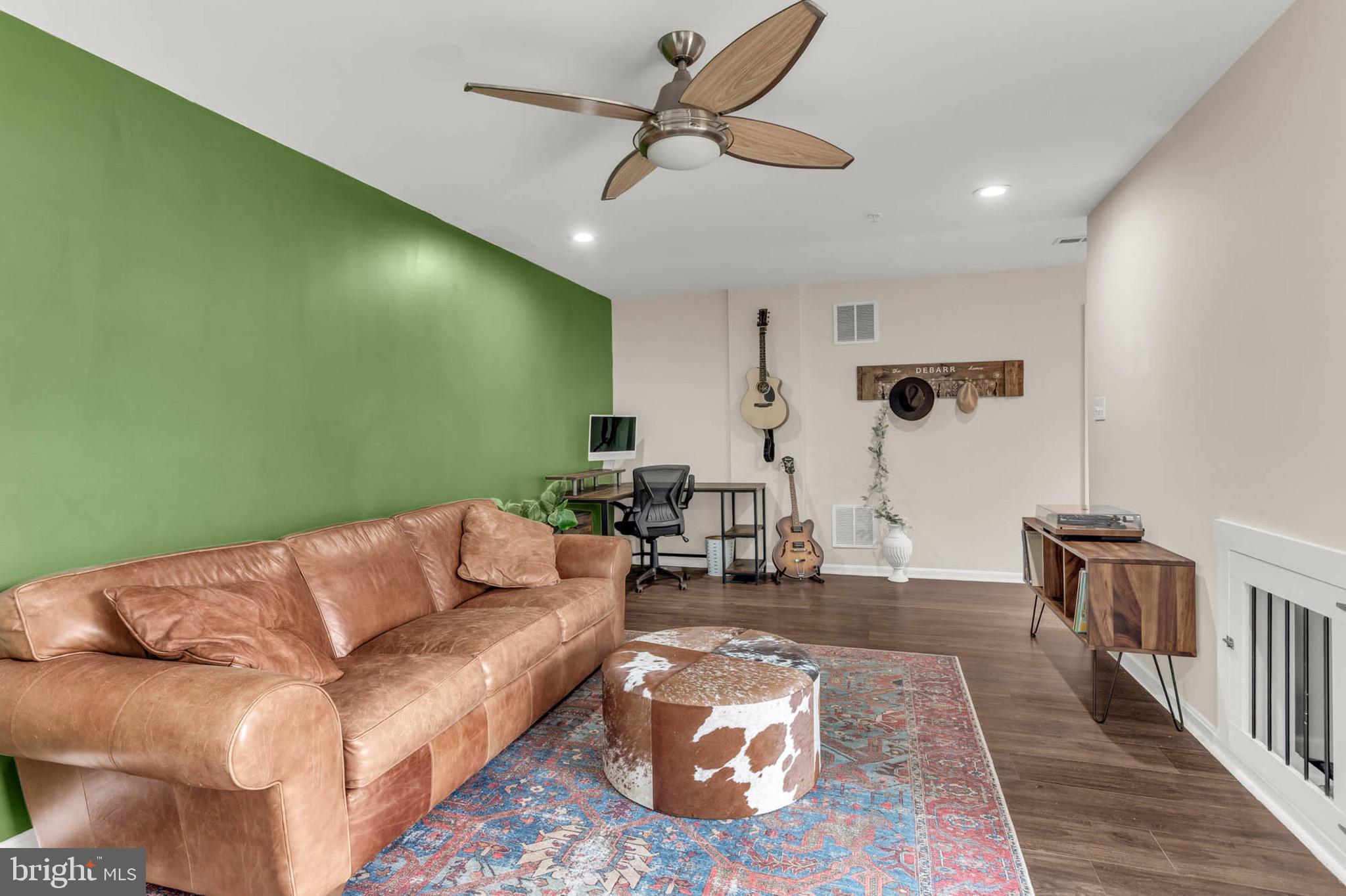 RIVER OAKS - Residential Lease