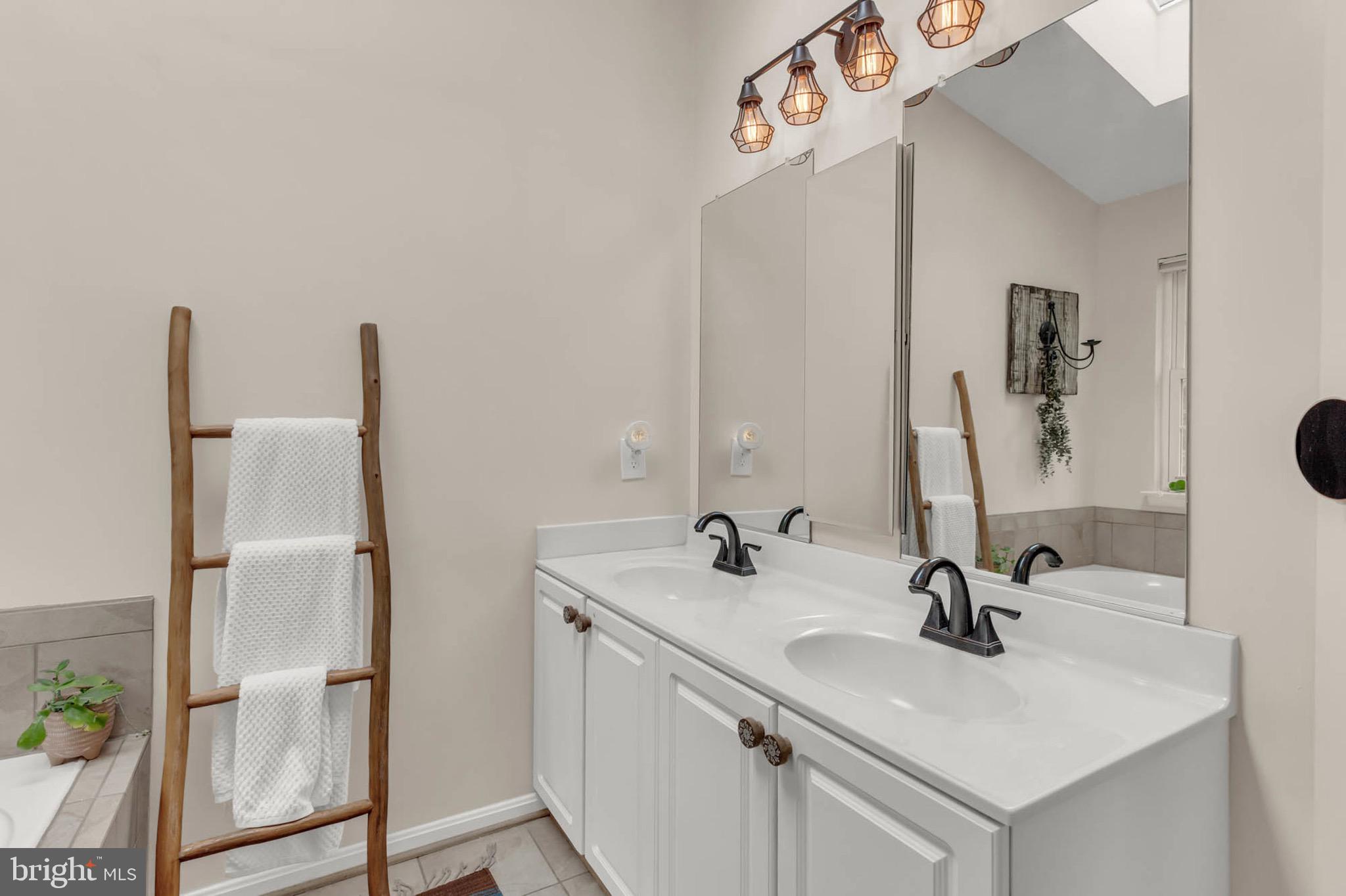 RIVER OAKS - Residential Lease