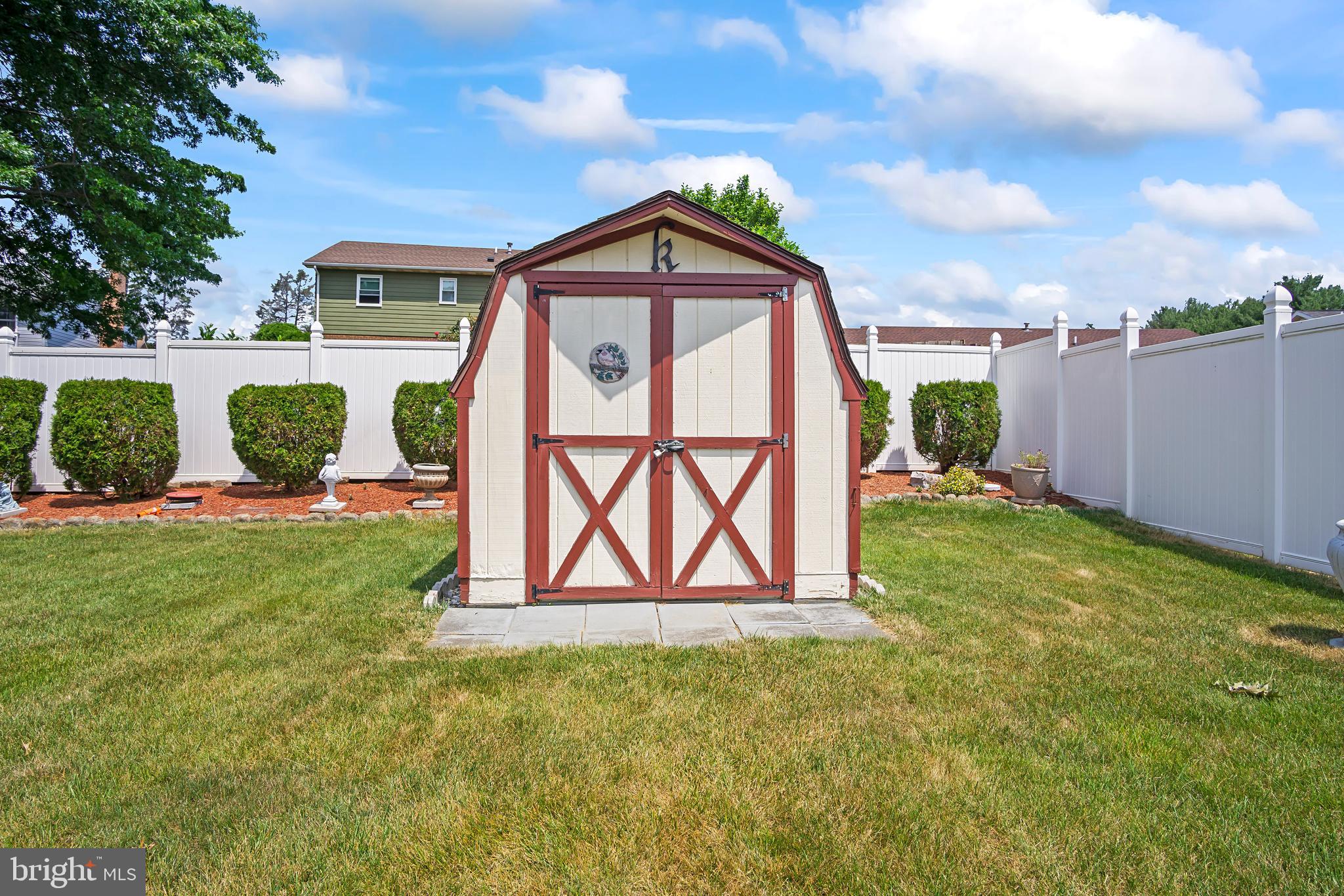 BRIGHTON MANOR - Residential