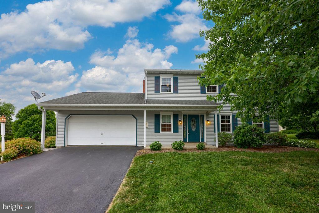 Photo of 27 MEADOW VIEW ST, AKRON, PA 17501 (MLS # PALA2035636)