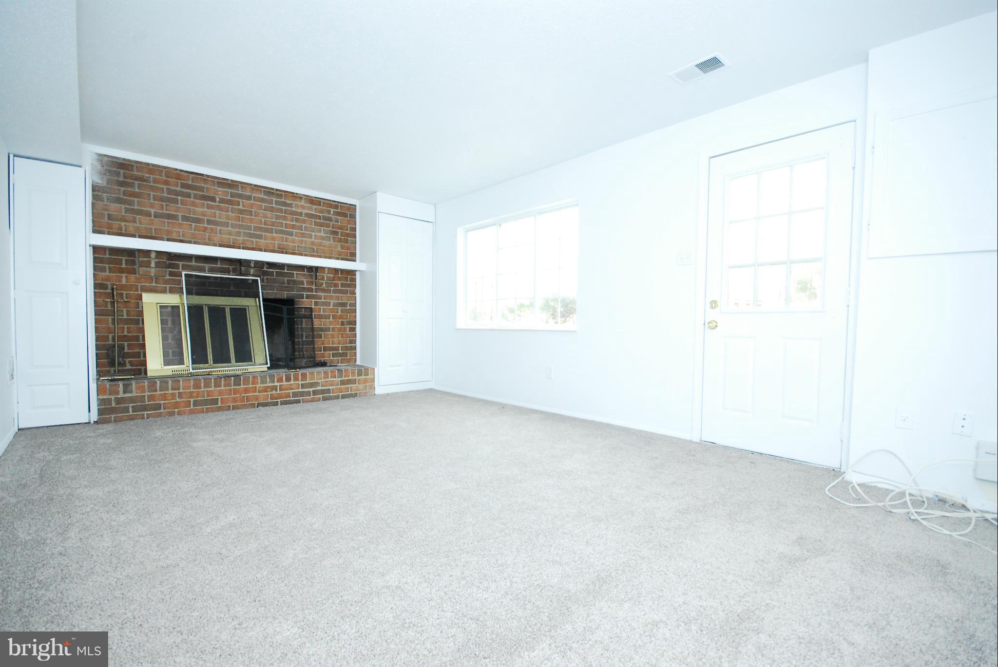 D EVEREUX WEST - Residential Lease