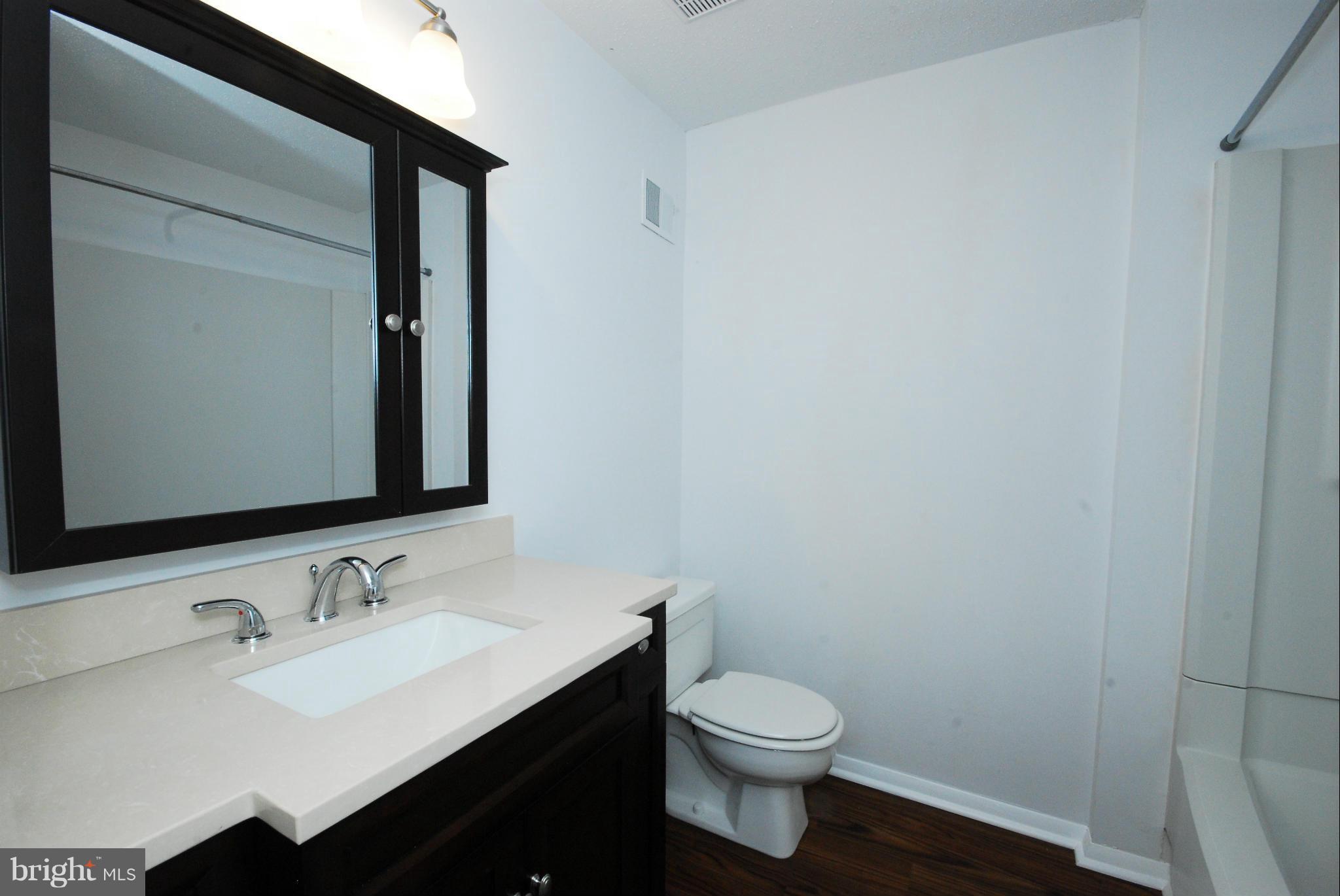 D EVEREUX WEST - Residential Lease