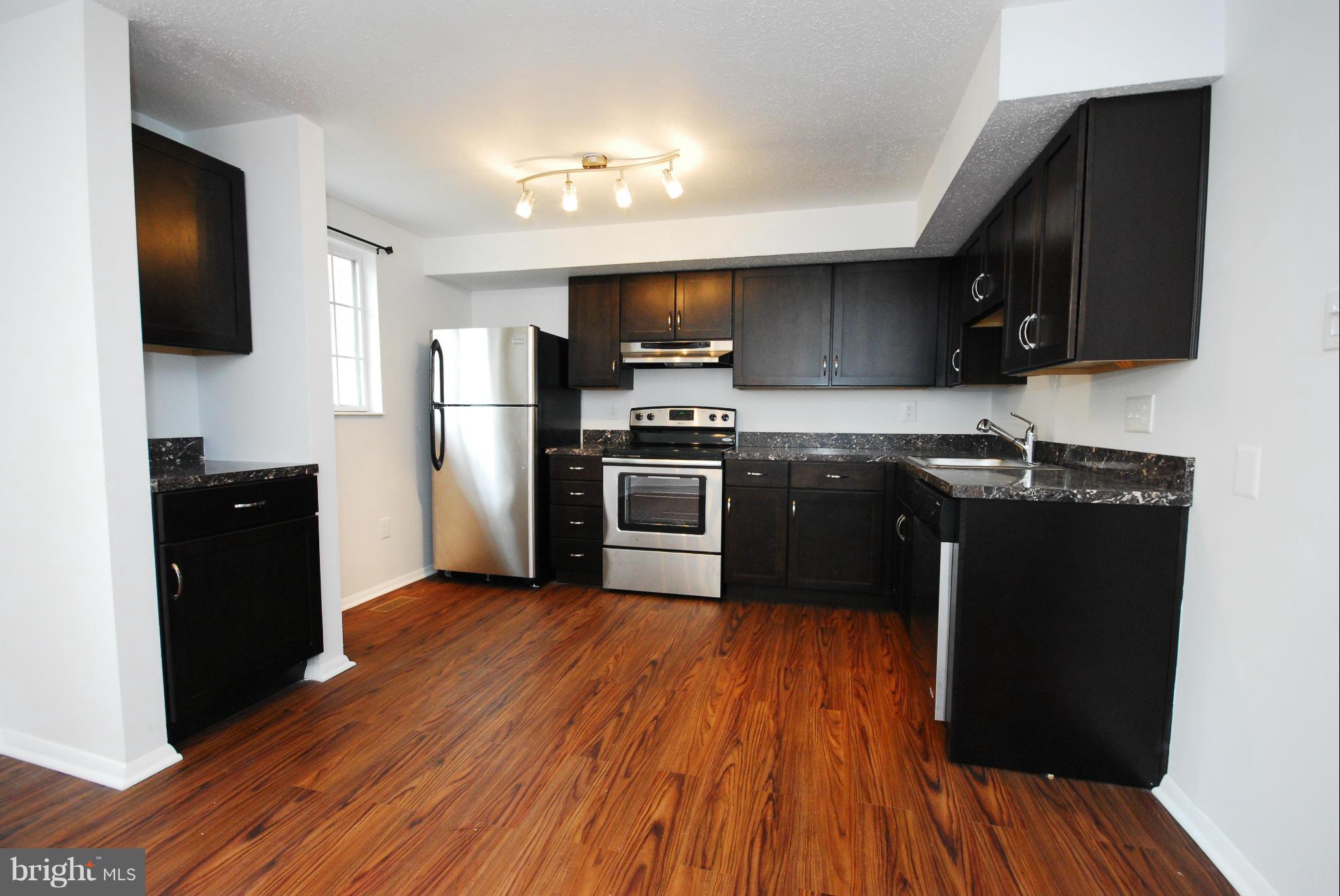 D EVEREUX WEST - Residential Lease