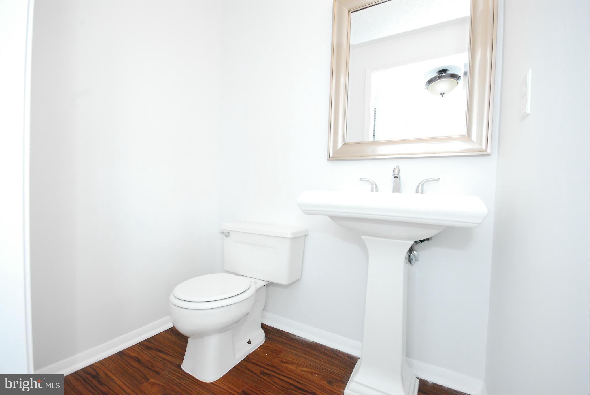 D EVEREUX WEST - Residential Lease