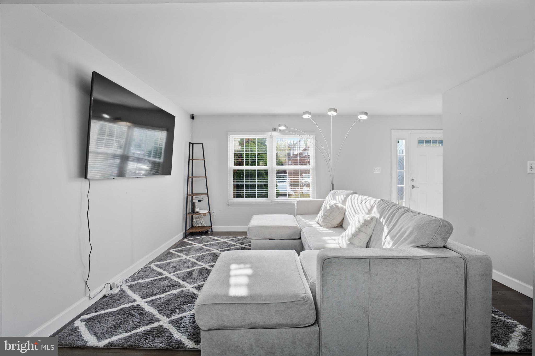 837 VANDERBILT TERRACE SE