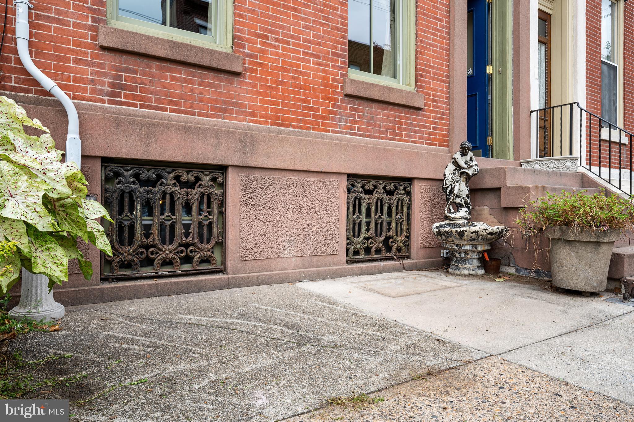 758 S 10TH STREET