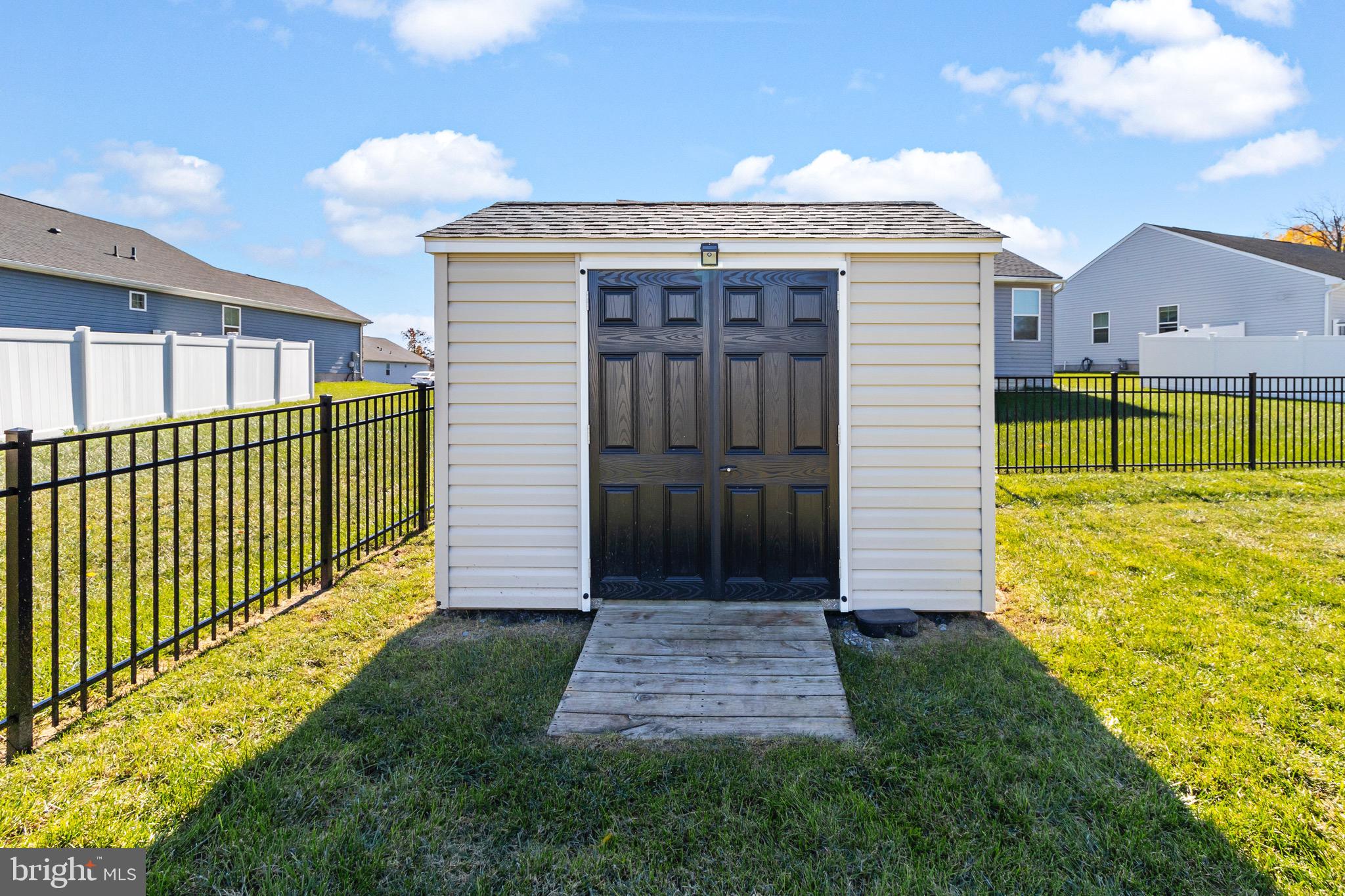 THE LAKES AT MARTINSBURG - Residential